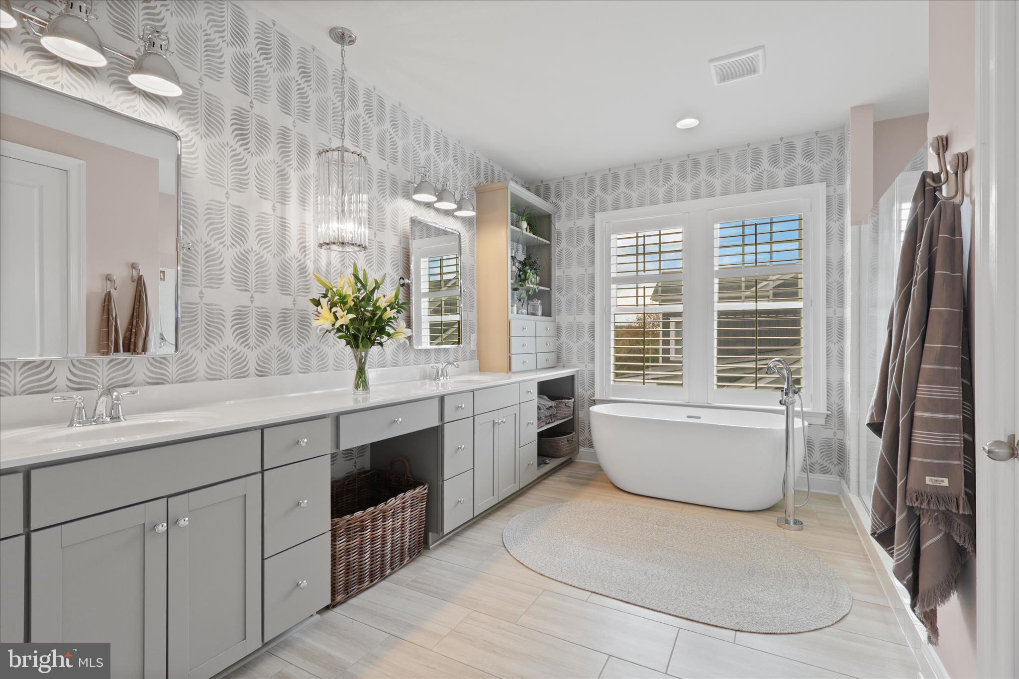 Aldie, Virginia, 20105, United States, 5 Bedrooms Bedrooms, ,5 BathroomsBathrooms,Residential,For Sale,1987386