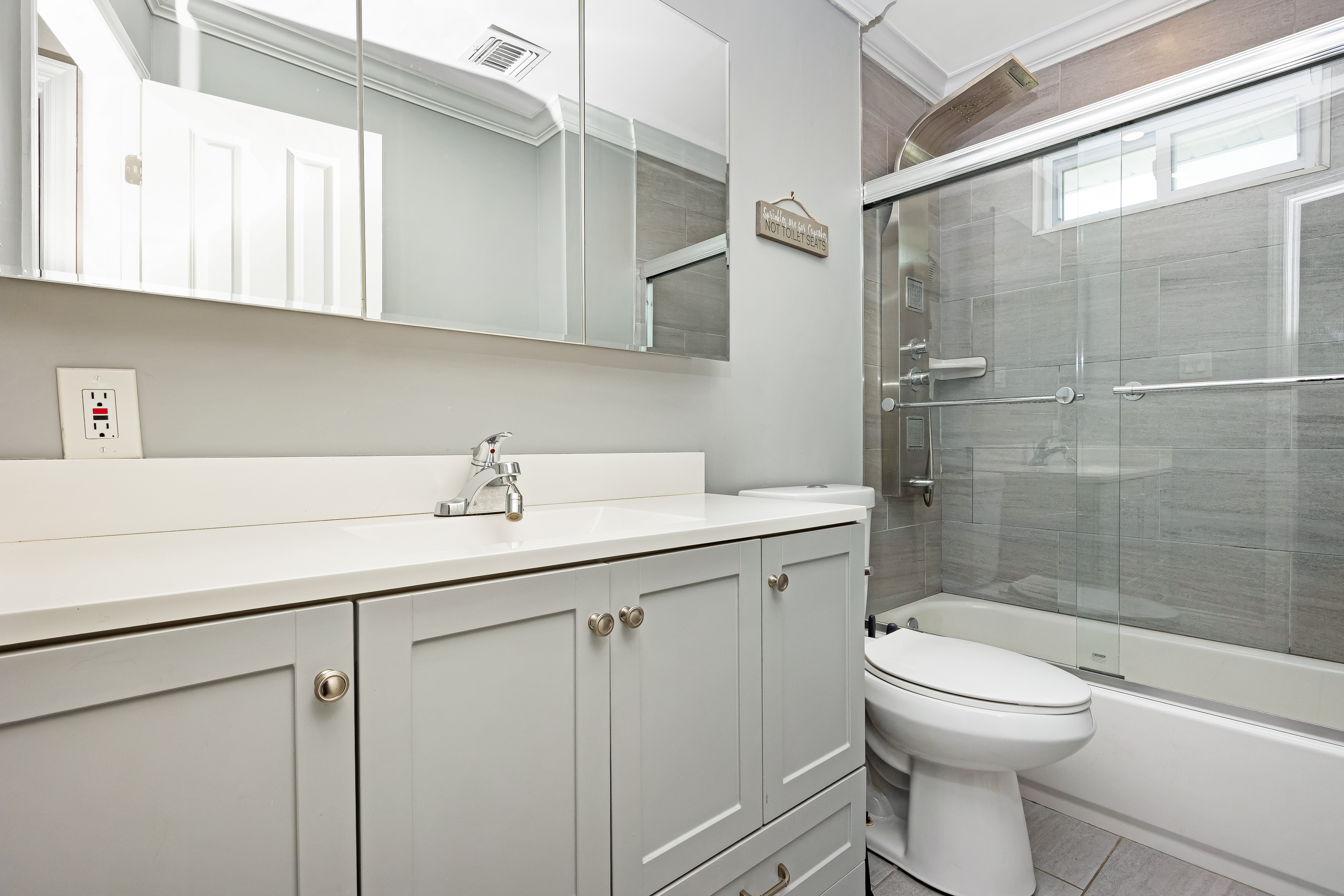 Deer Park, New York, 11729, United States, 3 Bedrooms Bedrooms, ,2 BathroomsBathrooms,Residential,For Sale,1915383