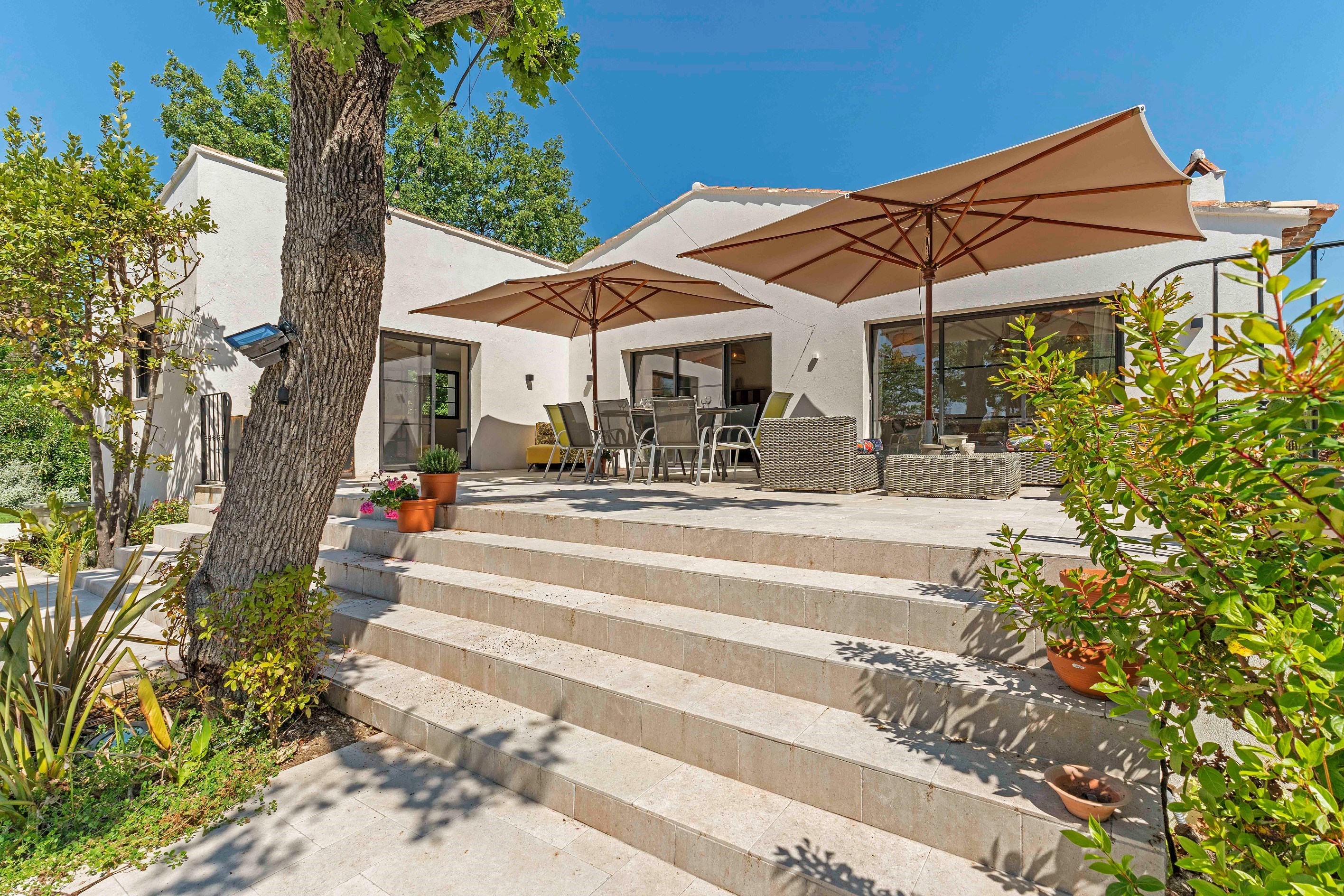  Gulf of Saint Tropez, renovated 300 sqm villa with six en suite bedrooms and po… - 物件實景