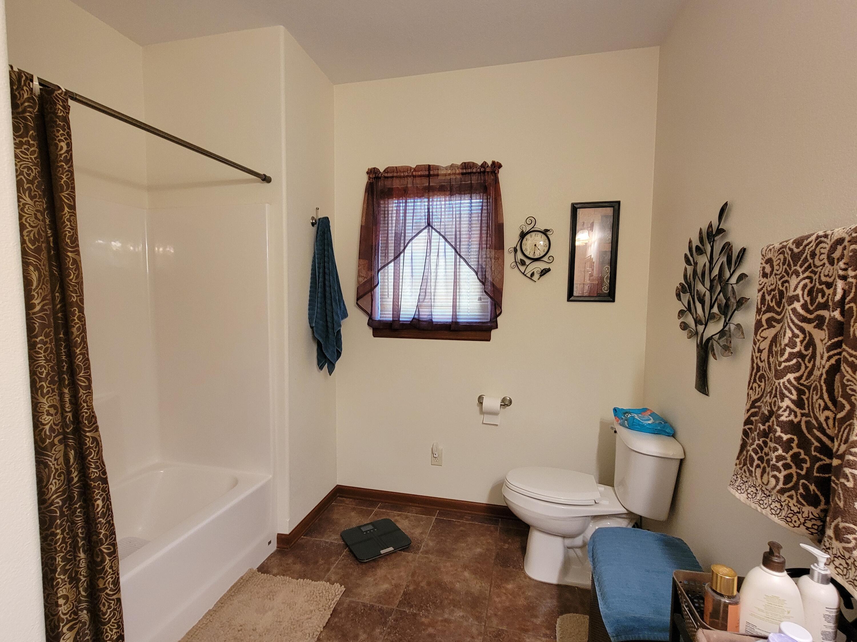 Aberdeen, South Dakota, 57401, United States, 5 Bedrooms Bedrooms, ,4 BathroomsBathrooms,Residential,For Sale,1931834