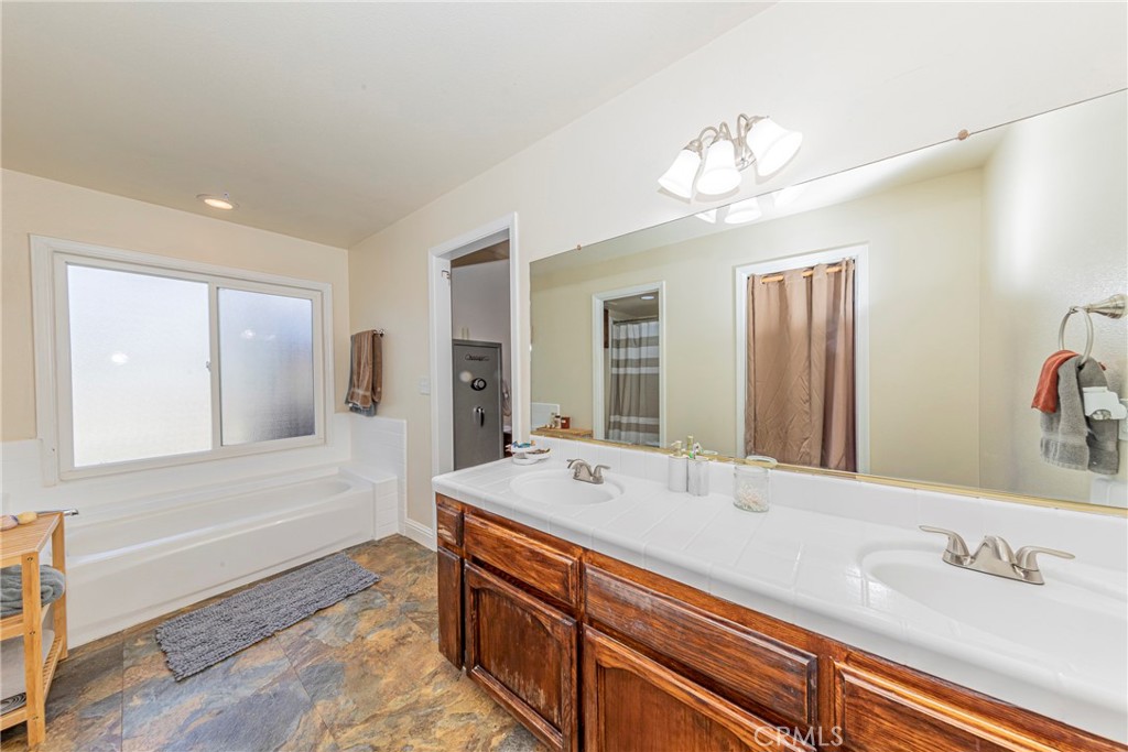 Coarsegold, California, 93614, United States, 4 Bedrooms Bedrooms, ,4 BathroomsBathrooms,Residential,For Sale,1982959