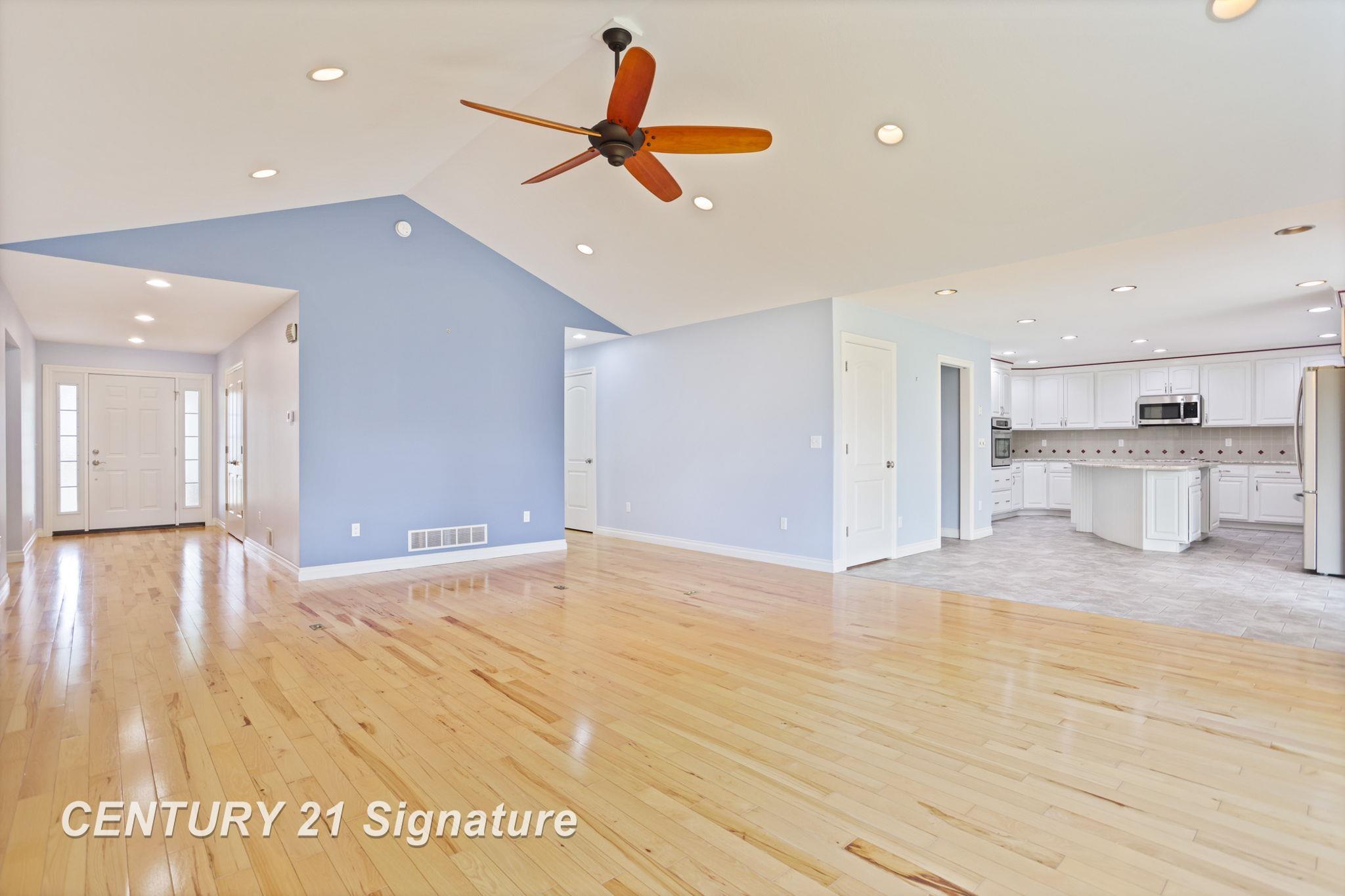 Freeland, Michigan, 48623, United States, 4 Bedrooms Bedrooms, ,3 BathroomsBathrooms,Residential,For Sale,1924442
