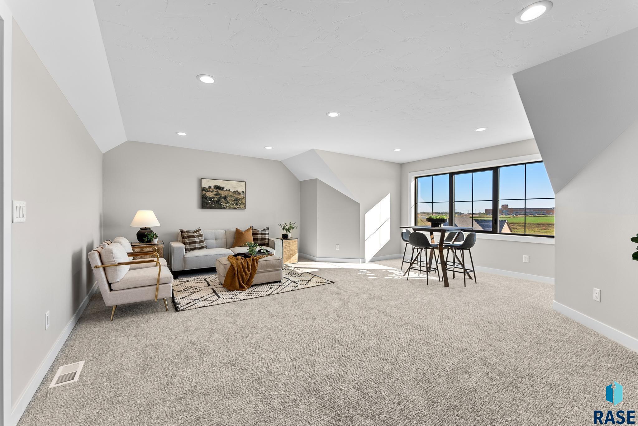 Sioux Falls, South Dakota, 57110, United States, 4 Bedrooms Bedrooms, ,3 BathroomsBathrooms,Residential,For Sale,2005284