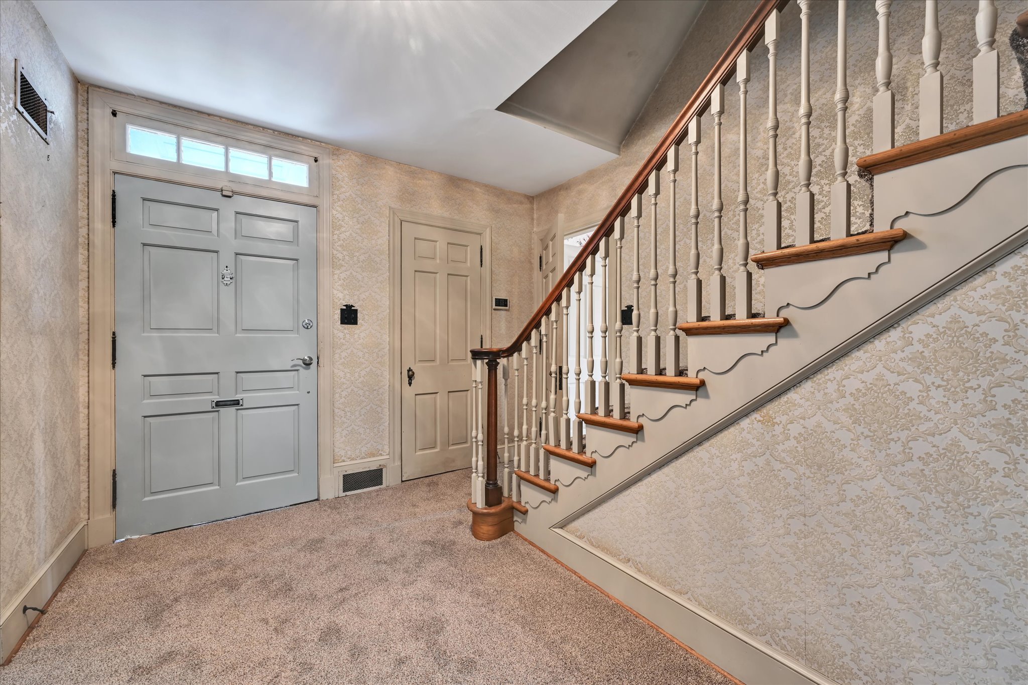 Reading, Pennsylvania, 19607, United States, 6 Bedrooms Bedrooms, ,3 BathroomsBathrooms,Residential,For Sale,2008158