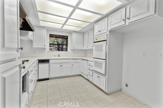 Lake Arrowhead, California, 92391, United States, 3 Bedrooms Bedrooms, ,4 BathroomsBathrooms,Residential,For Sale,1981303