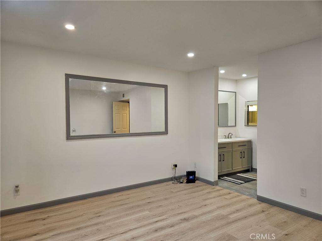 Simi Valley, California, 93063, United States, 2 Bedrooms Bedrooms, ,2 BathroomsBathrooms,Residential,For Sale,2001634