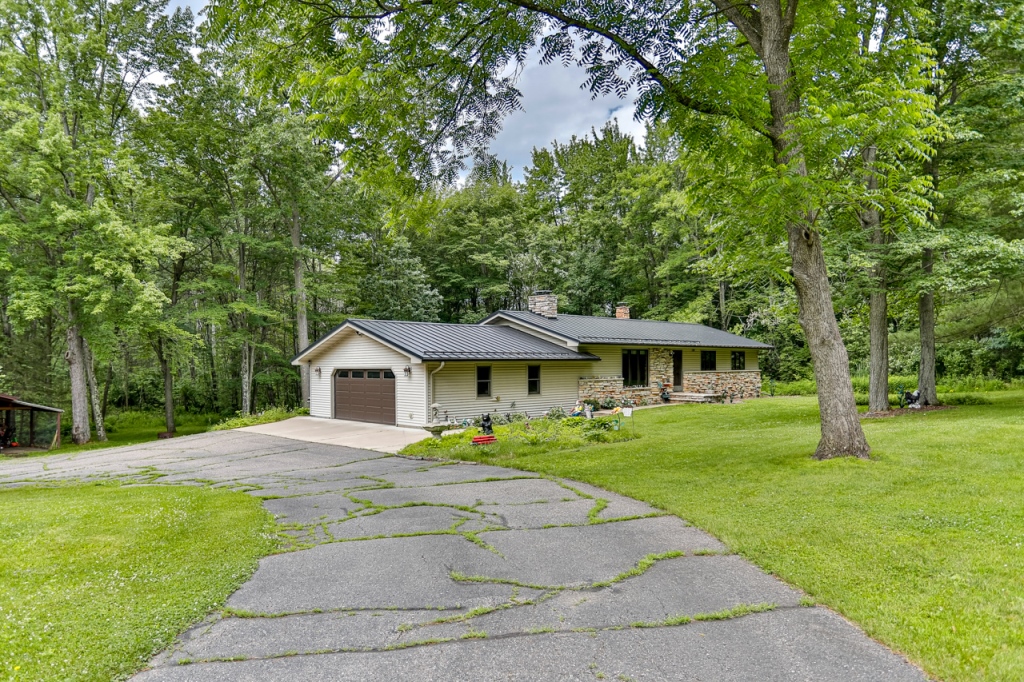 Wausau, Wisconsin, 54401, United States, 3 Bedrooms Bedrooms, ,3 BathroomsBathrooms,Residential,For Sale,1874102