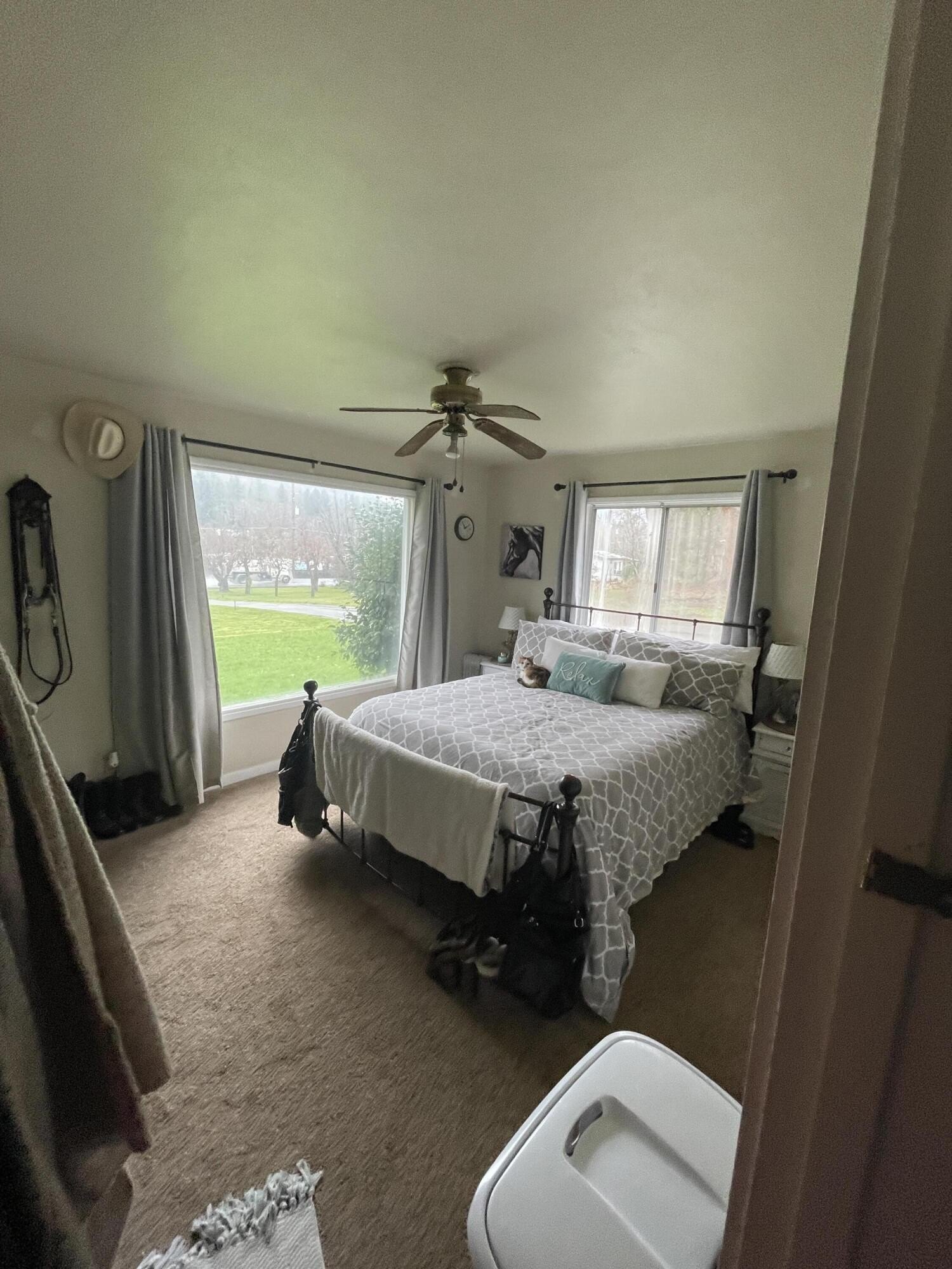 Grants Pass, Oregon, 97527, United States, 4 Bedrooms Bedrooms, ,3 BathroomsBathrooms,Residential,For Sale,1984338