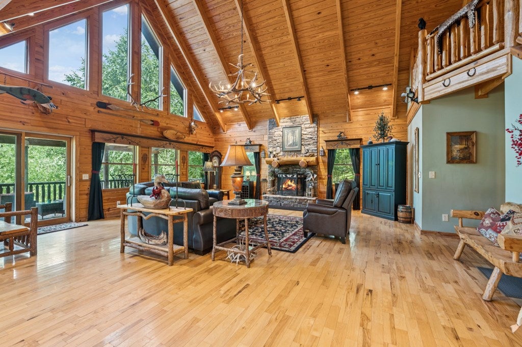 Morganton, Georgia, 30560, United States, 3 Bedrooms Bedrooms, ,3 BathroomsBathrooms,Residential,For Sale,1905378