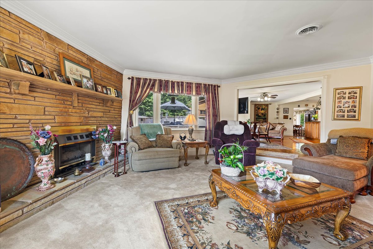 Chester, Virginia, 23831, United States, 5 Bedrooms Bedrooms, ,4 BathroomsBathrooms,Residential,For Sale,1889514