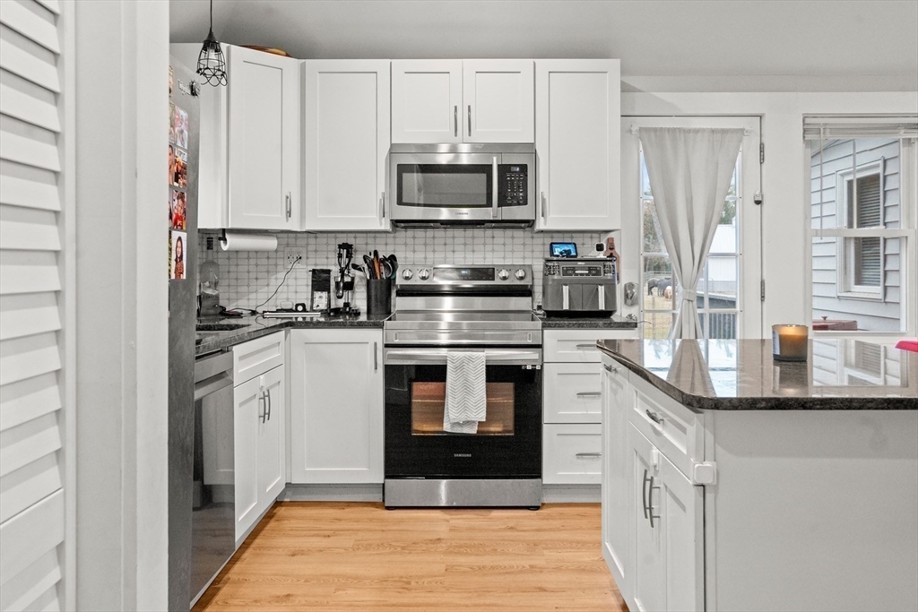Sandwich, Massachusetts, 02563, United States, 2 Bedrooms Bedrooms, ,1 BathroomBathrooms,Residential,For Sale,1794763