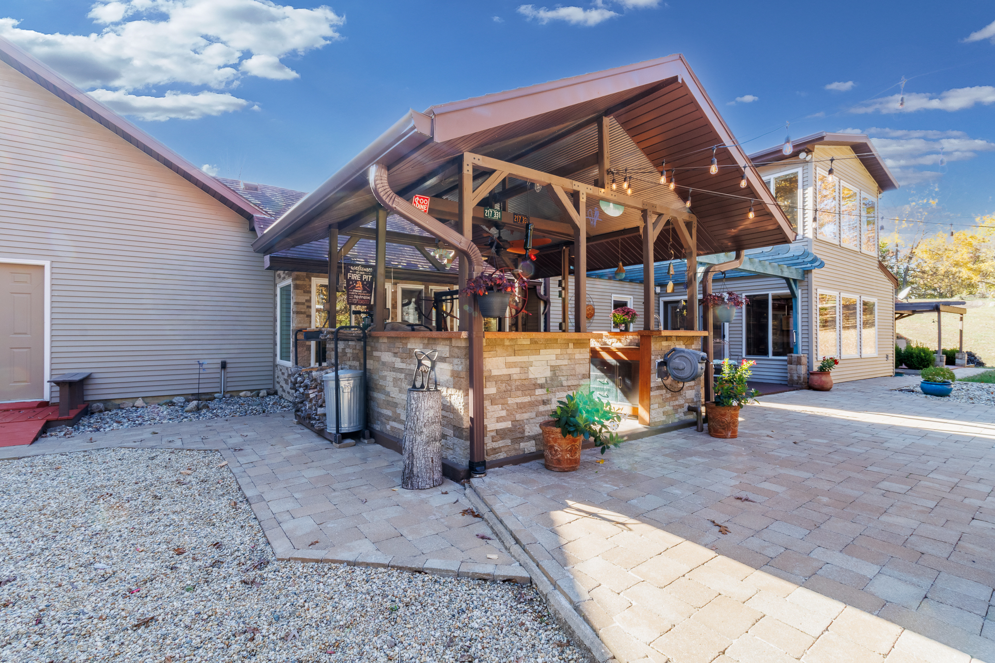 Charelston, Illinois, 61920, United States, 3 Bedrooms Bedrooms, ,3 BathroomsBathrooms,Residential,For Sale,1988576