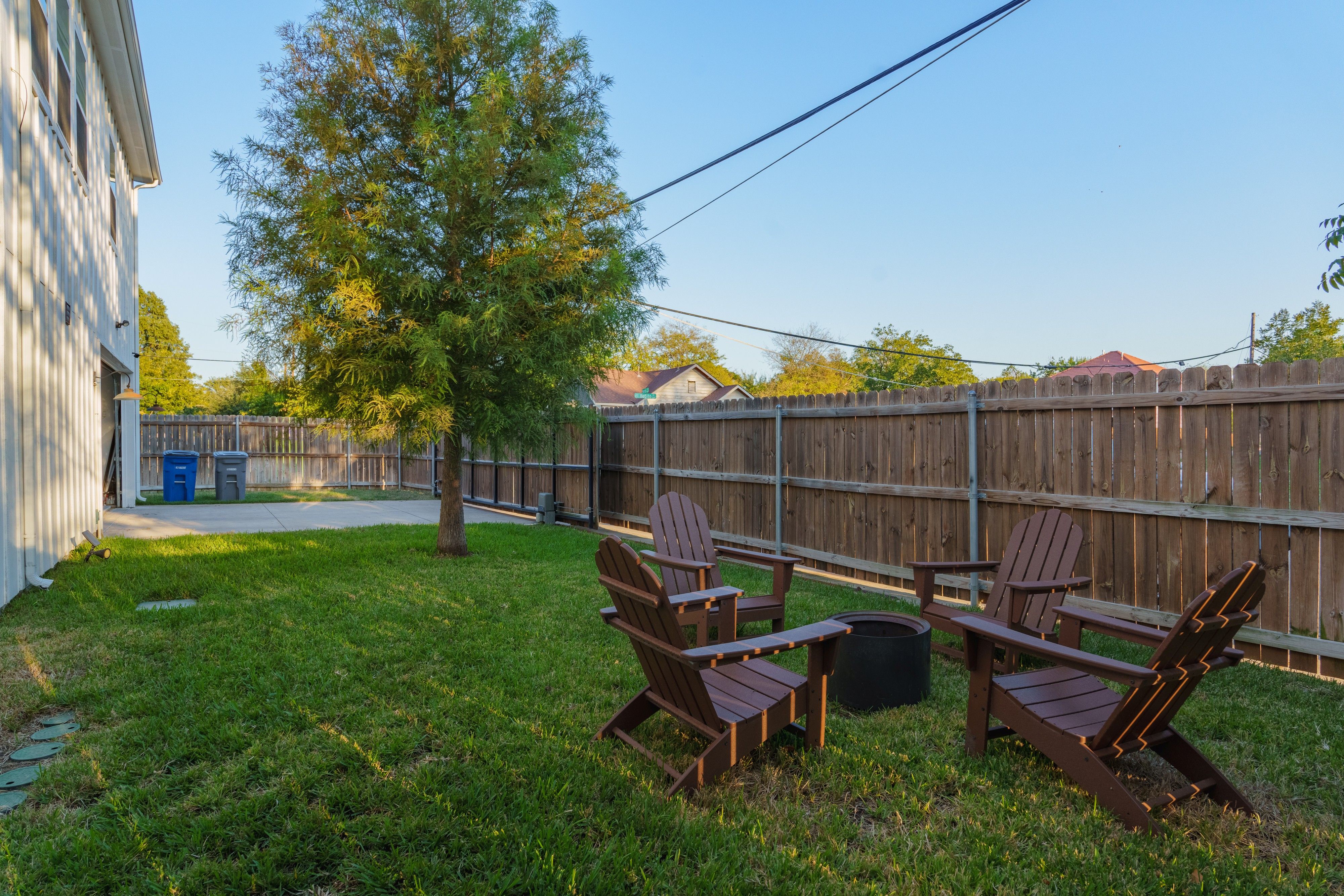 A 2021 modern on a fully gated corner lot near Trinity Groves - 物件實景