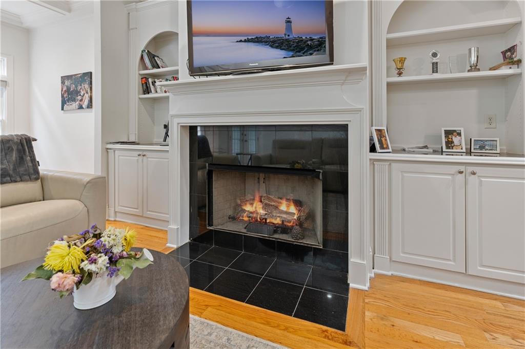 Sandy Springs, Georgia, 30328, United States, 2 Bedrooms Bedrooms, ,4 BathroomsBathrooms,Residential,For Sale,1923426