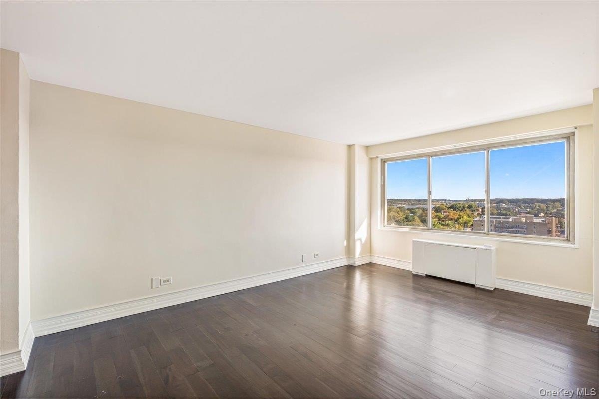 Bayside, New York, 11360, United States, 2 Bedrooms Bedrooms, ,2 BathroomsBathrooms,Residential,For Sale,2048855