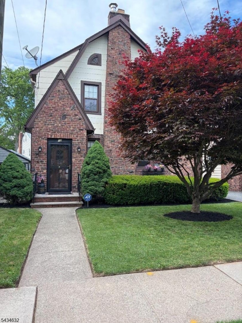 Bloomfield Twp., New Jersey, 07003, United States, 3 Bedrooms Bedrooms, ,1 BathroomBathrooms,Residential,For Sale,2048064