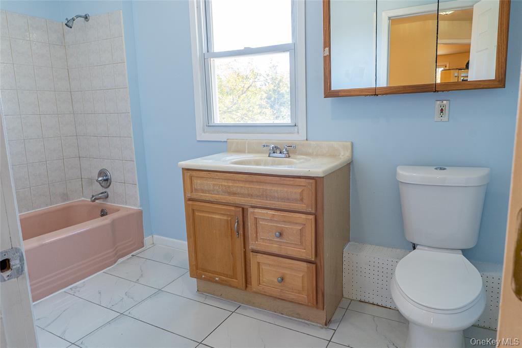 Amityville, New York, 11701, United States, 6 Bedrooms Bedrooms, ,3 BathroomsBathrooms,Residential,For Sale,1989653