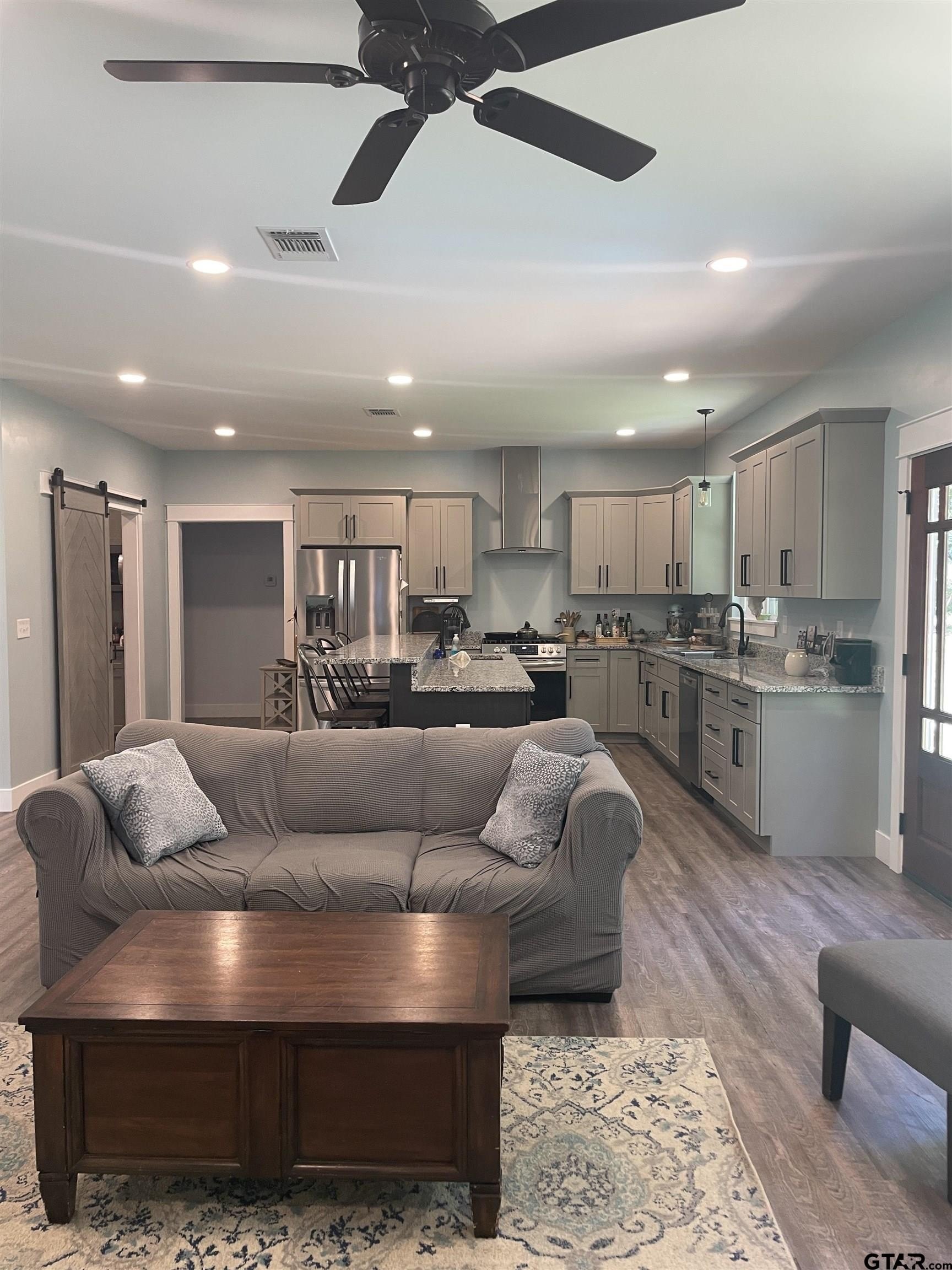 Pittsburg, Texas, 75686, United States, 3 Bedrooms Bedrooms, ,3 BathroomsBathrooms,Residential,For Sale,1974694