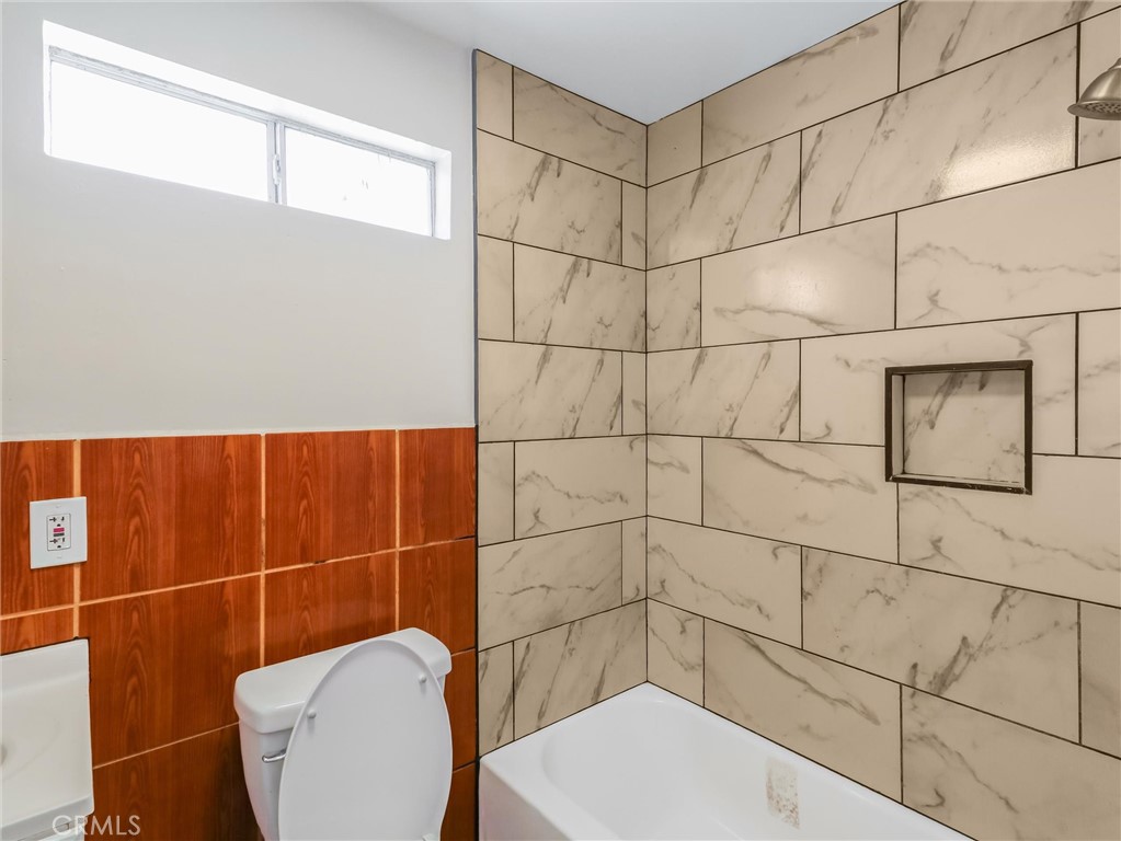 Los Angeles, California, 90003, United States, 5 Bedrooms Bedrooms, ,3 BathroomsBathrooms,Residential,For Sale,1935114
