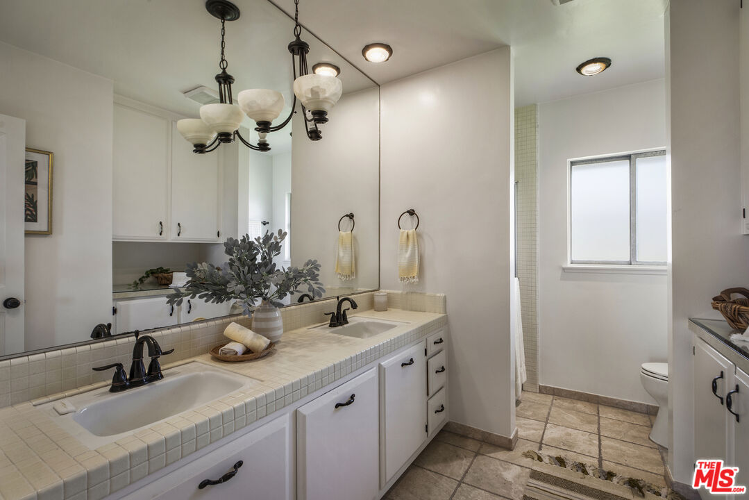 Los Angeles, California, 90027, United States, 4 Bedrooms Bedrooms, ,4 BathroomsBathrooms,Residential,For Sale,1918176