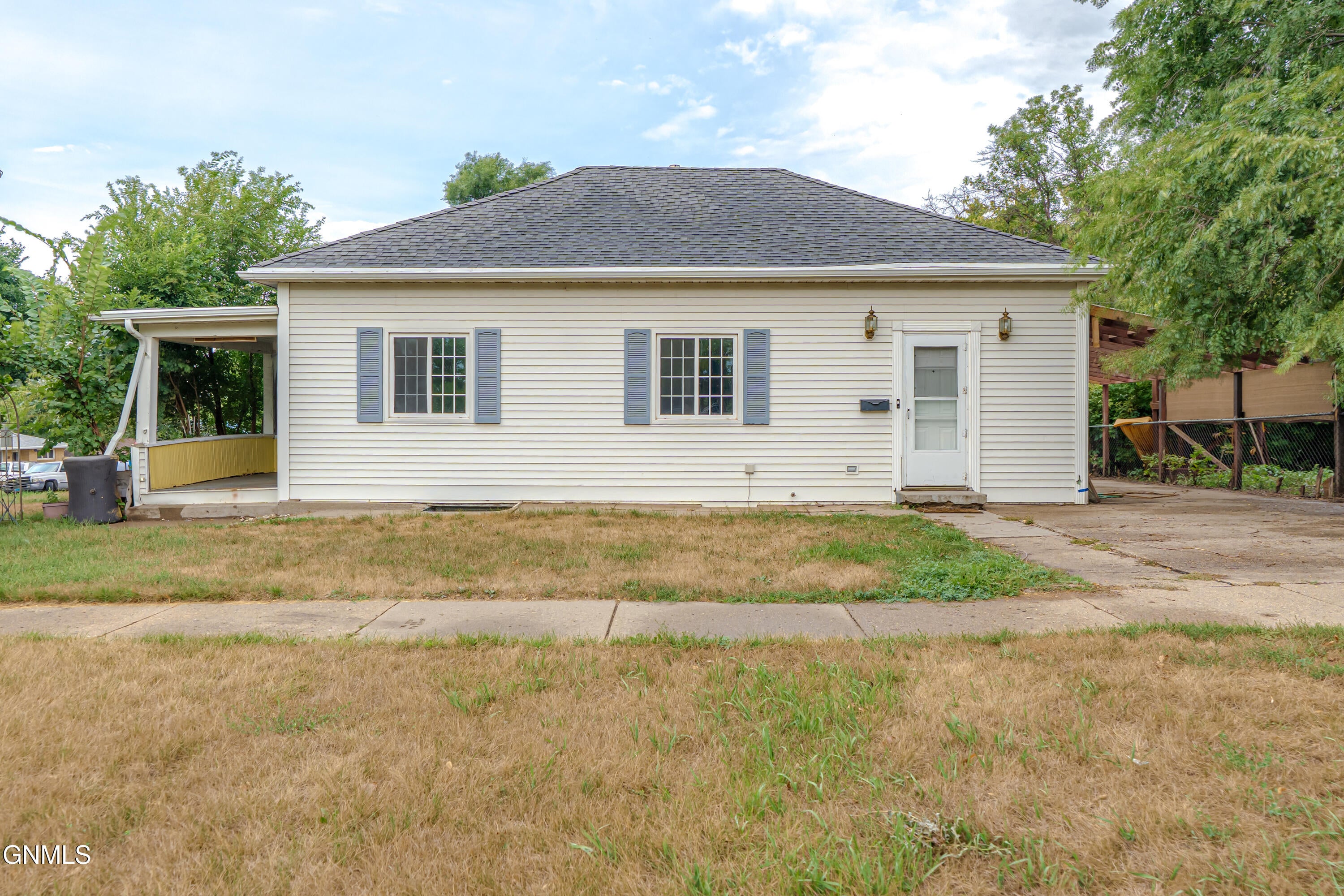 Avenue A , Bismarck, ND 58501