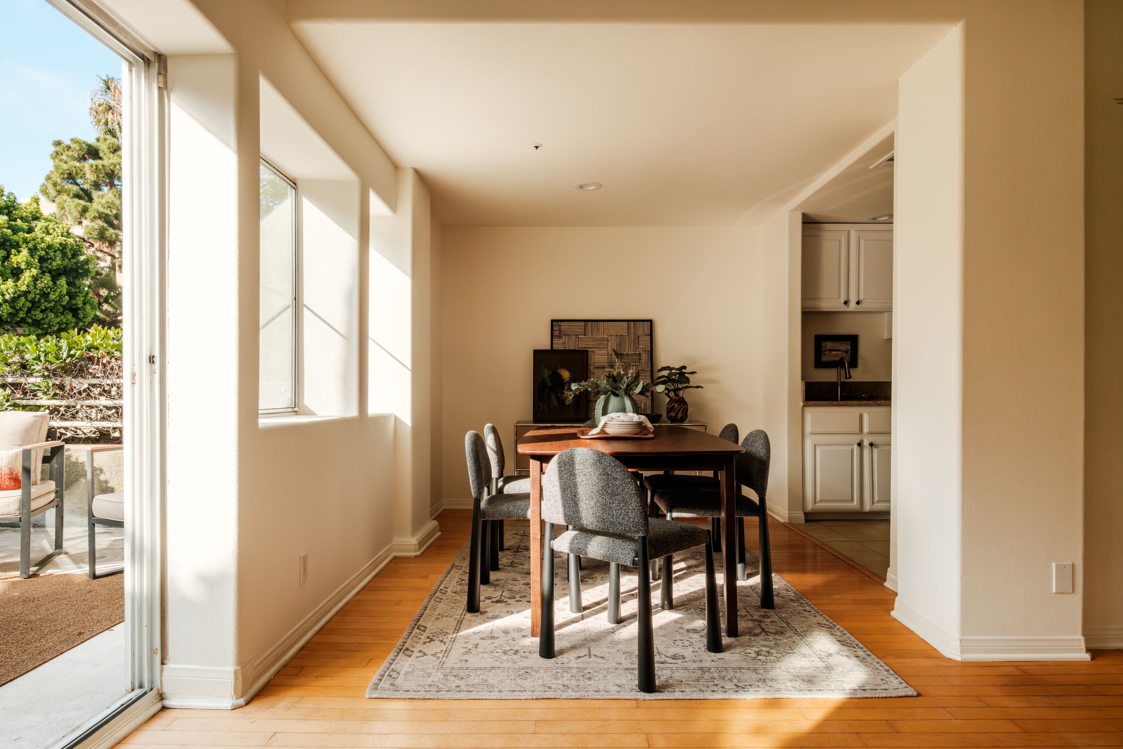  11920 Goshen Ave - 物件實景