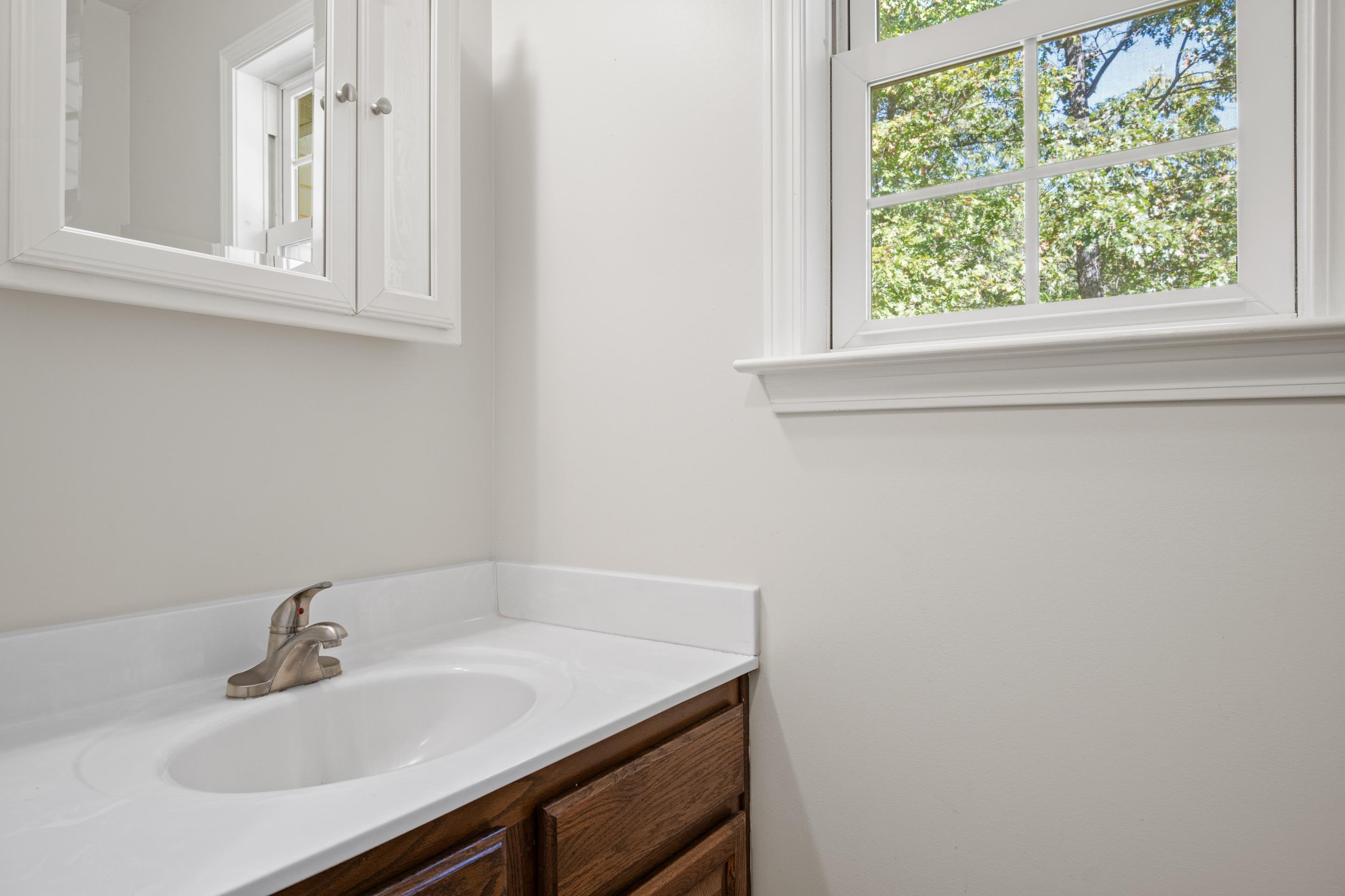 Blacksburg, Virginia, 24060, United States, 3 Bedrooms Bedrooms, ,4 BathroomsBathrooms,Residential,For Sale,1961376