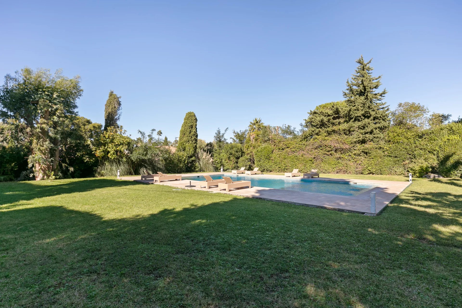 Antibes, Provence-Alpes-Côte d’Azur, 06600, FR, 6 Bedrooms Bedrooms, ,Residential,For Sale,1986252