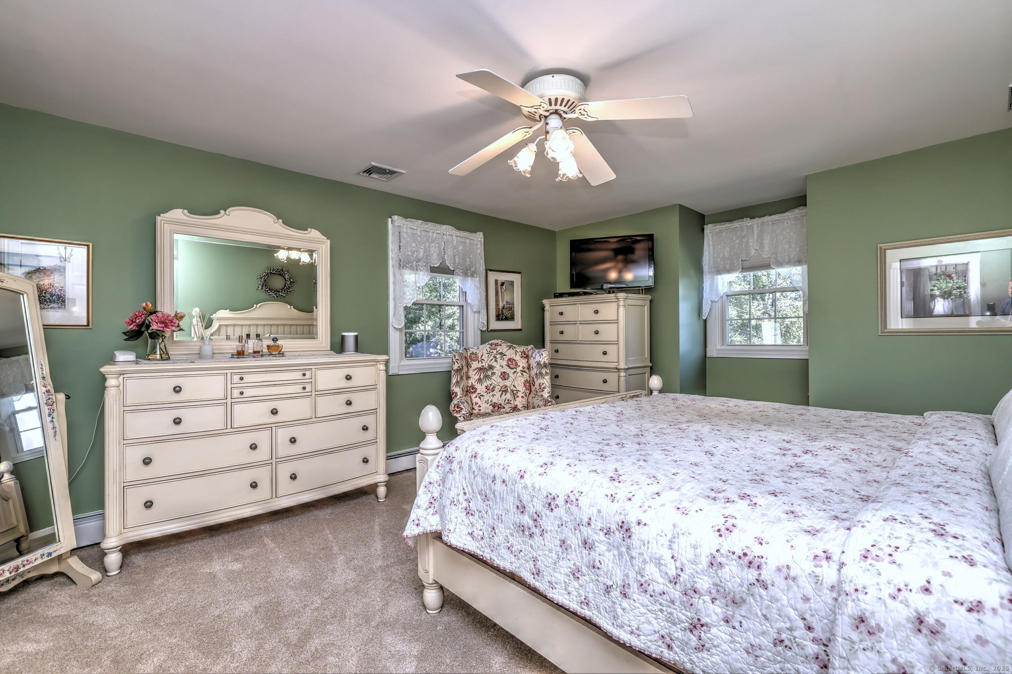 Milford, Connecticut, 06461, United States, 3 Bedrooms Bedrooms, ,3 BathroomsBathrooms,Residential,For Sale,1938642