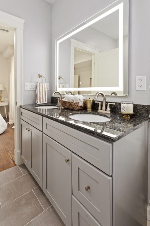 Somerville, Massachusetts, 02144, United States, 2 Bedrooms Bedrooms, ,2 BathroomsBathrooms,Residential,For Sale,1921483