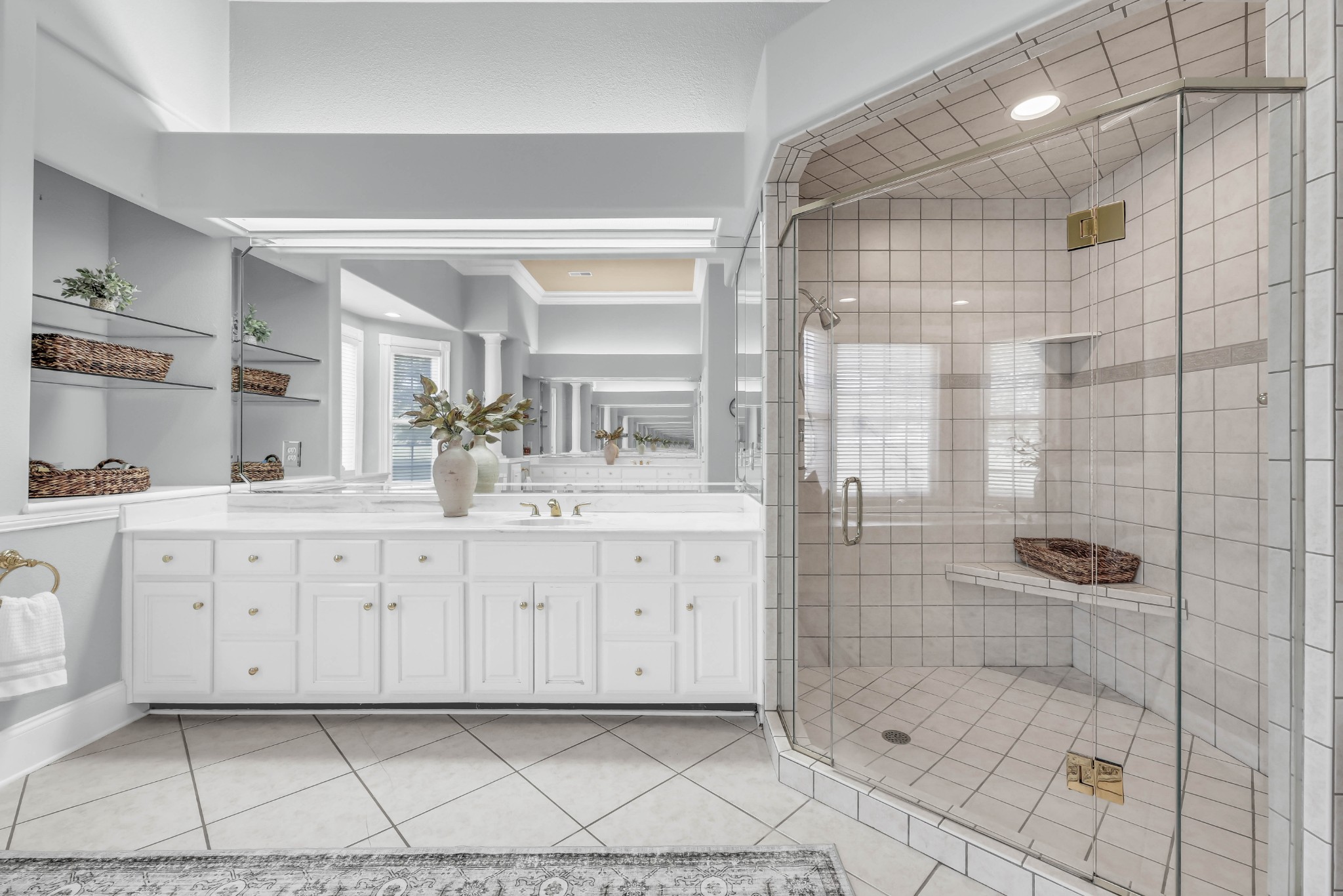 Clarksville, Tennessee, 37043, United States, 4 Bedrooms Bedrooms, ,4 BathroomsBathrooms,Residential,For Sale,1980790