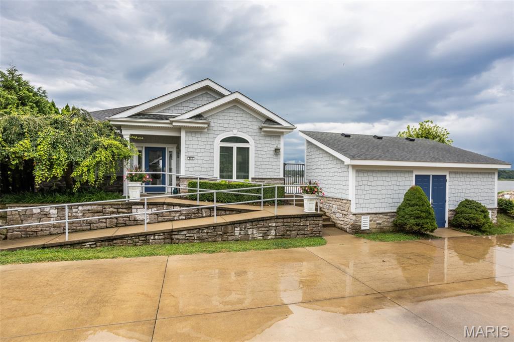 Grafton, Illinois, 62037, United States, 2 Bedrooms Bedrooms, ,2 BathroomsBathrooms,Residential,For Sale,1907573
