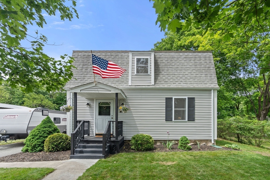 Abington, Massachusetts, 02351, United States, 3 Bedrooms Bedrooms, ,2 BathroomsBathrooms,Residential,For Sale,1907735