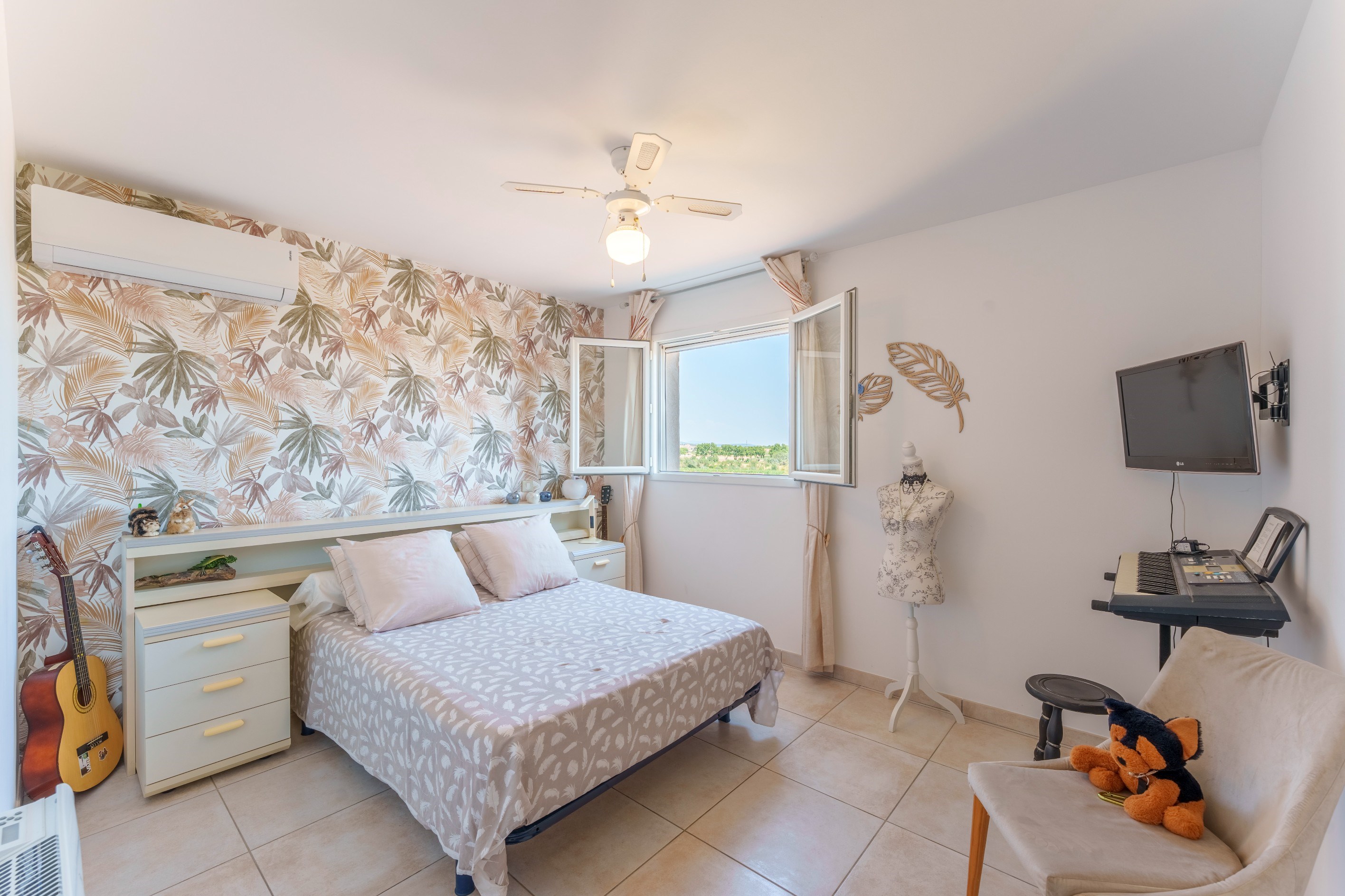  LIGHT-FILLED VILLA WITH POOL AND VINEYARD VIEWS - 物件實景