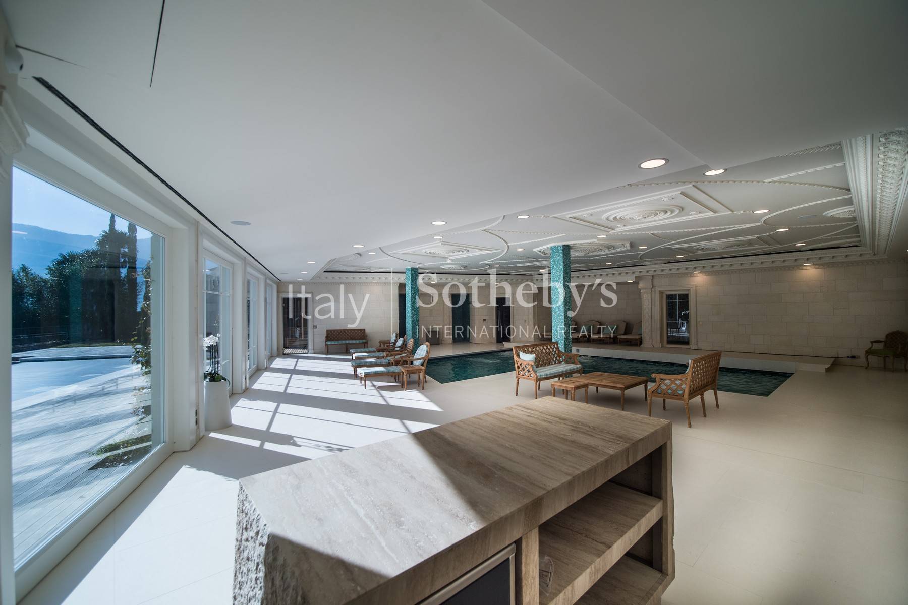  Gorgeous lakefront trophy estate - 物件實景