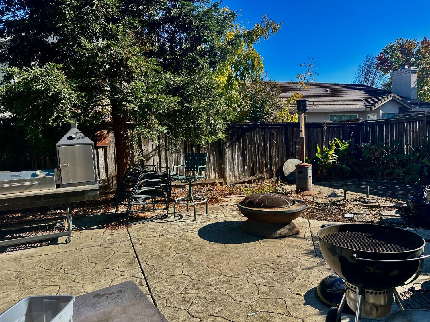 Elk Grove, California, 95624, United States, 4 Bedrooms Bedrooms, ,3 BathroomsBathrooms,Residential,For Sale,1976777