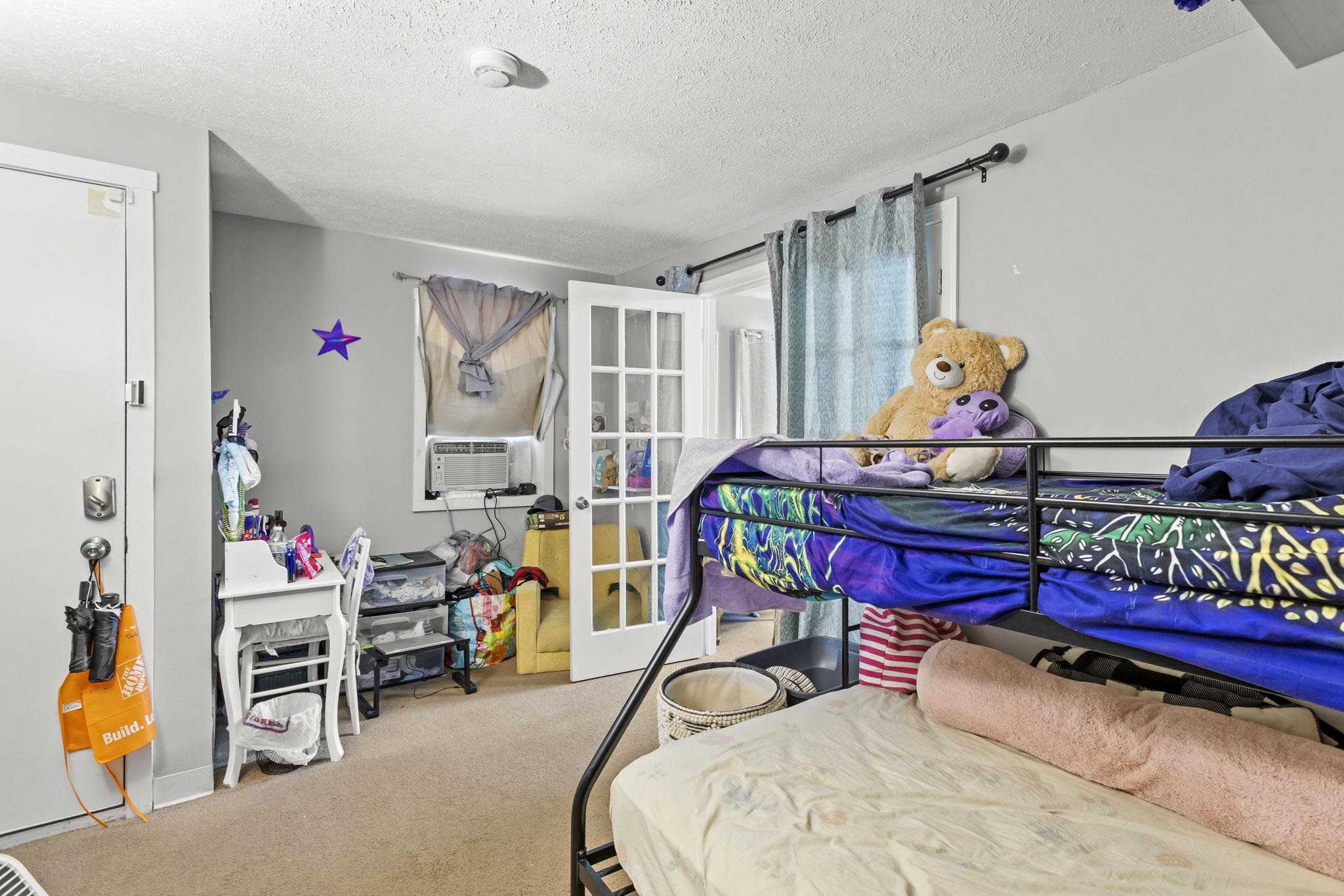 Manchester, New Hampshire, 03103, United States, ,3 BathroomsBathrooms,Residential,For Sale,1979681