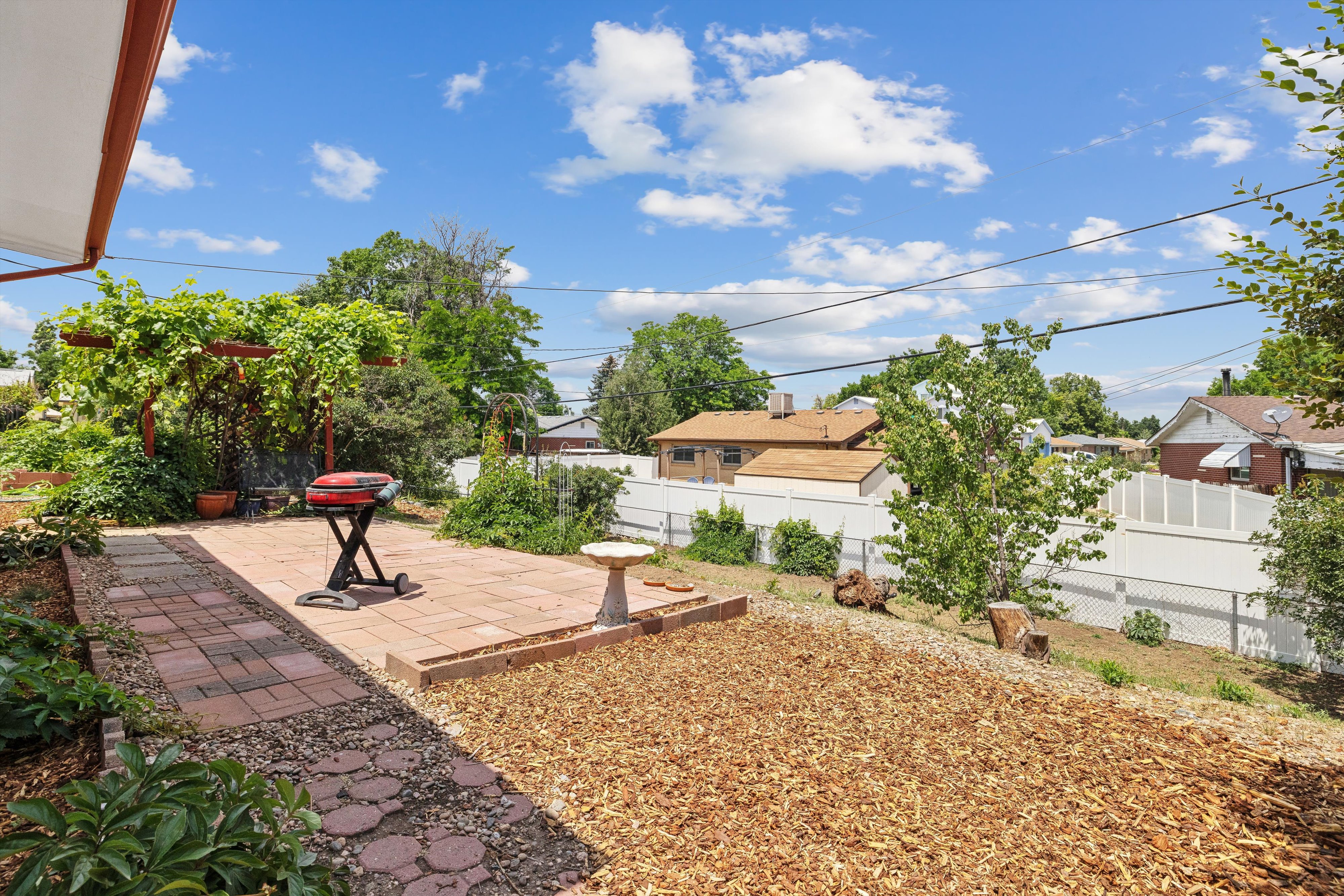  Charming brick ranch; inviting outdoor spaces, thoughtful interior updates - 物件實景