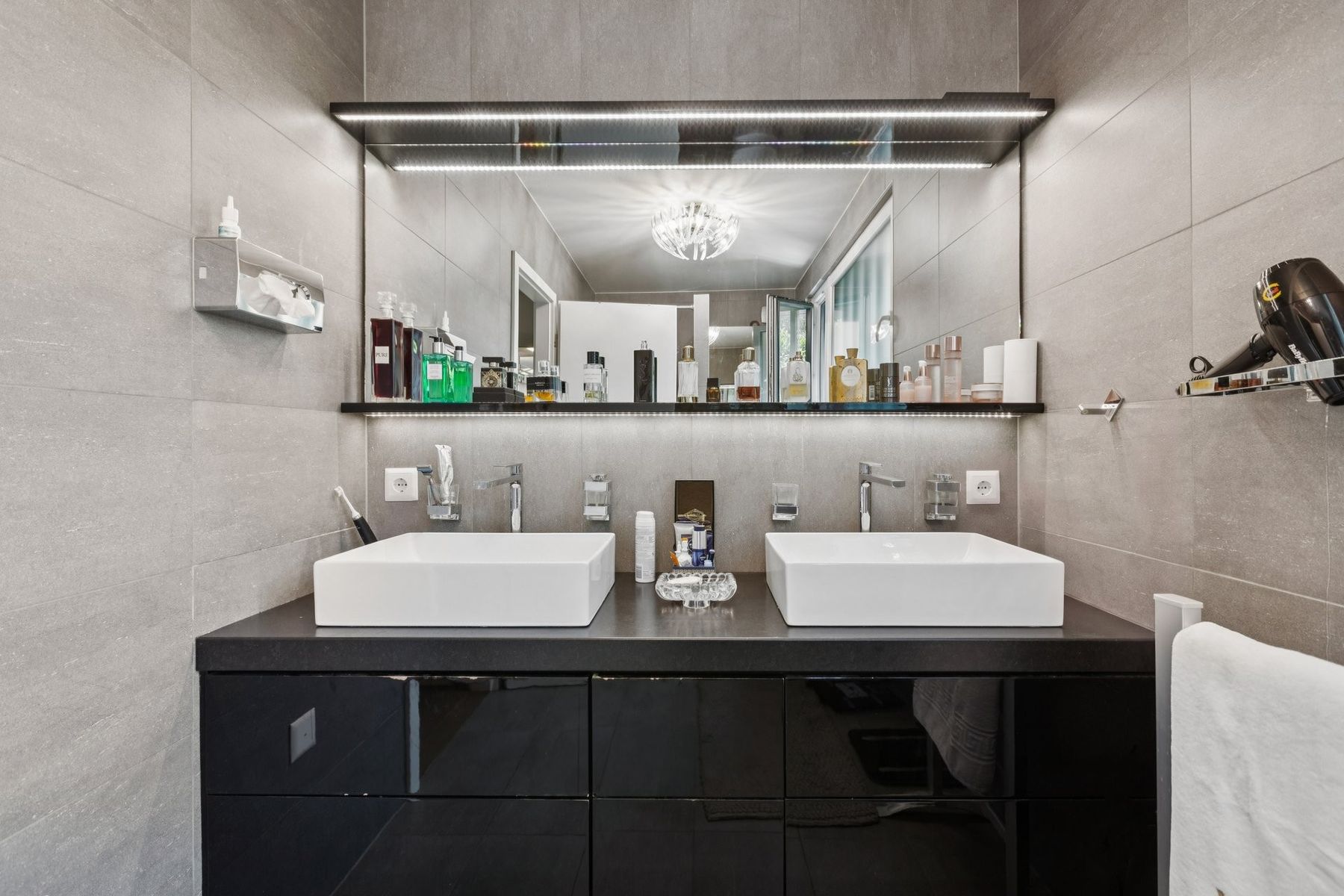  Contemporary villa in a privileged setting - 物件實景