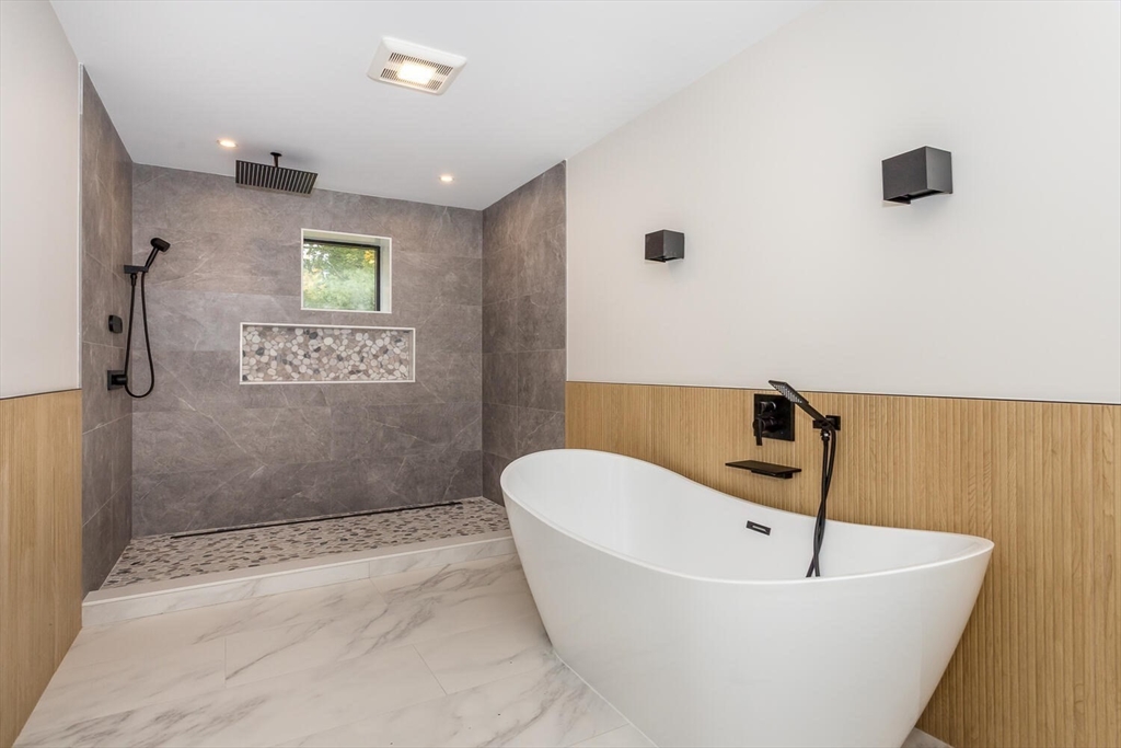 Needham, Massachusetts, 02494, United States, 5 Bedrooms Bedrooms, ,6 BathroomsBathrooms,Residential,For Sale,1991306