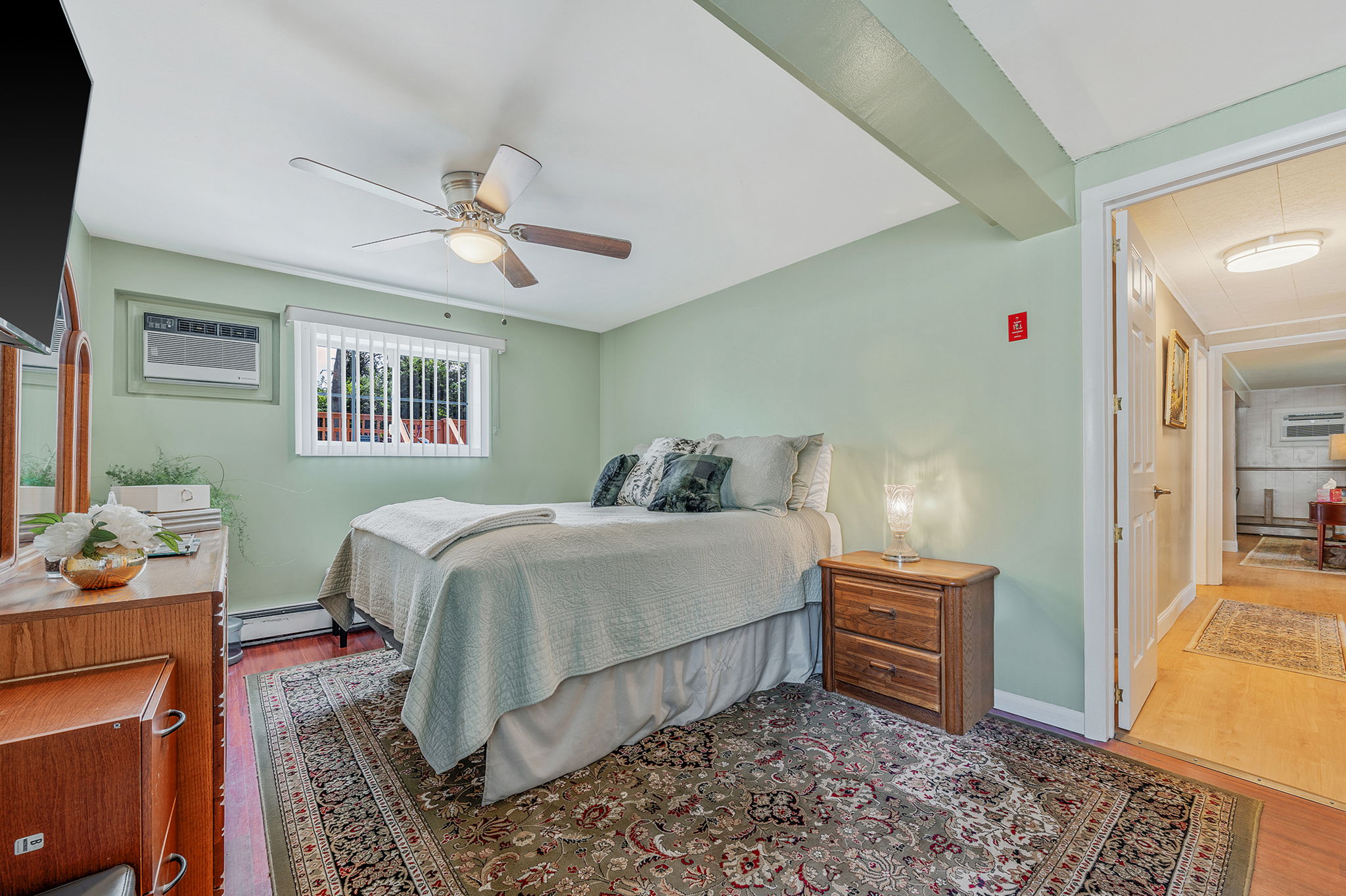 Holbrook, New York, 11741, United States, 4 Bedrooms Bedrooms, ,2 BathroomsBathrooms,Residential,For Sale,1921104