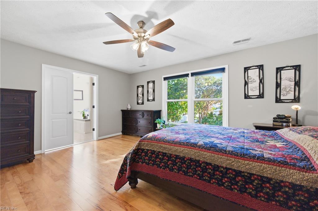 Yorktown, Virginia, 23693, United States, 6 Bedrooms Bedrooms, ,3 BathroomsBathrooms,Residential,For Sale,1988039