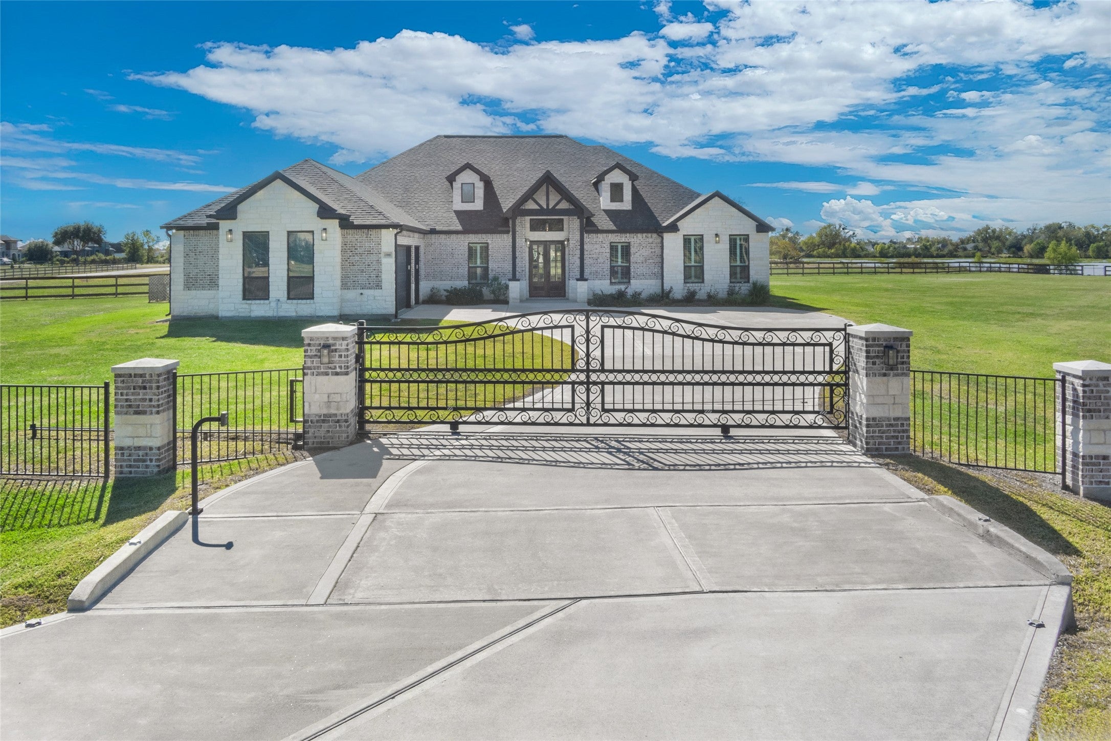 Angleton, Texas, 77515, United States, 4 Bedrooms Bedrooms, ,4 BathroomsBathrooms,Residential,For Sale,1992387