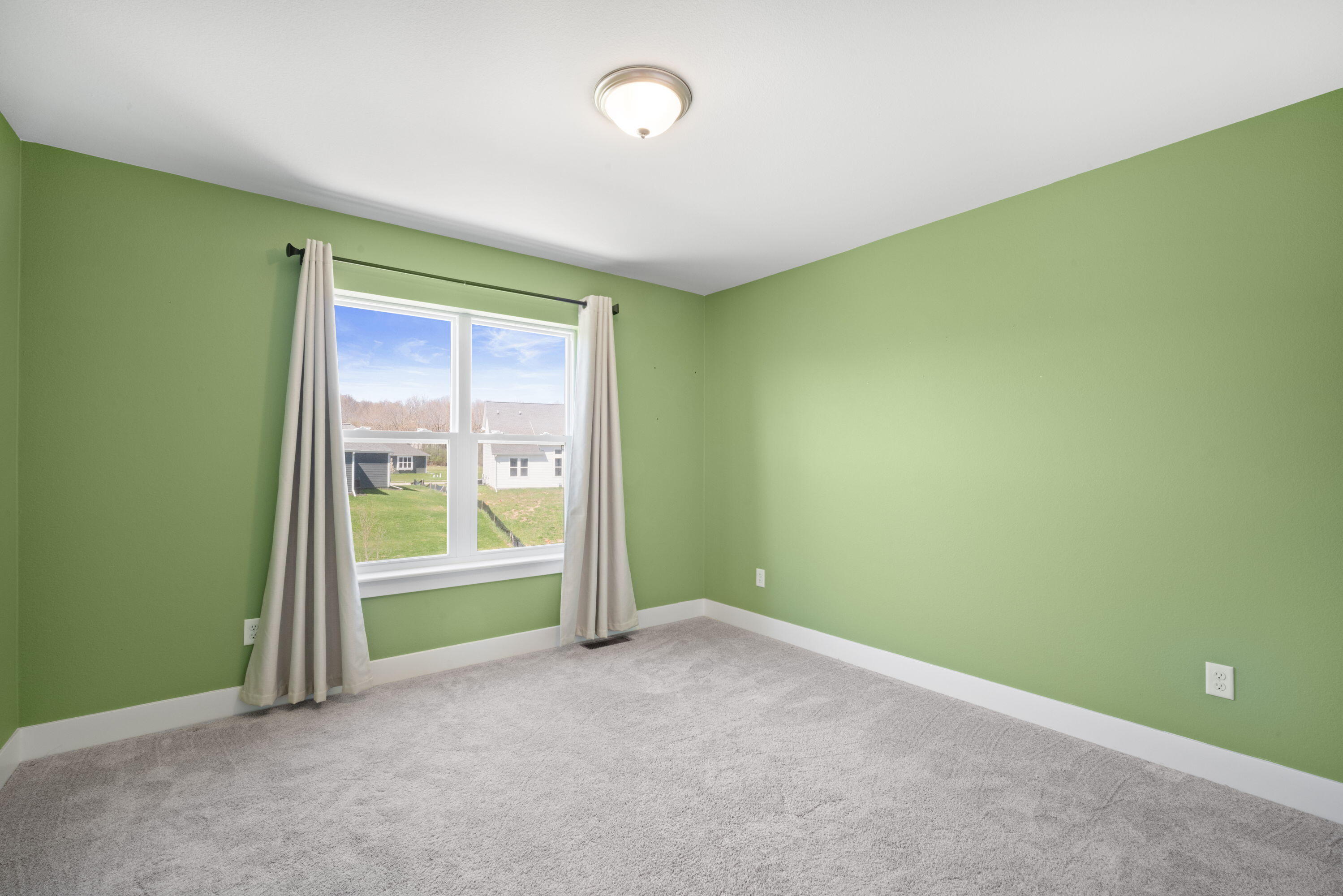 Grafton, Wisconsin, 53024, United States, 4 Bedrooms Bedrooms, ,4 BathroomsBathrooms,Residential,For Sale,1989269