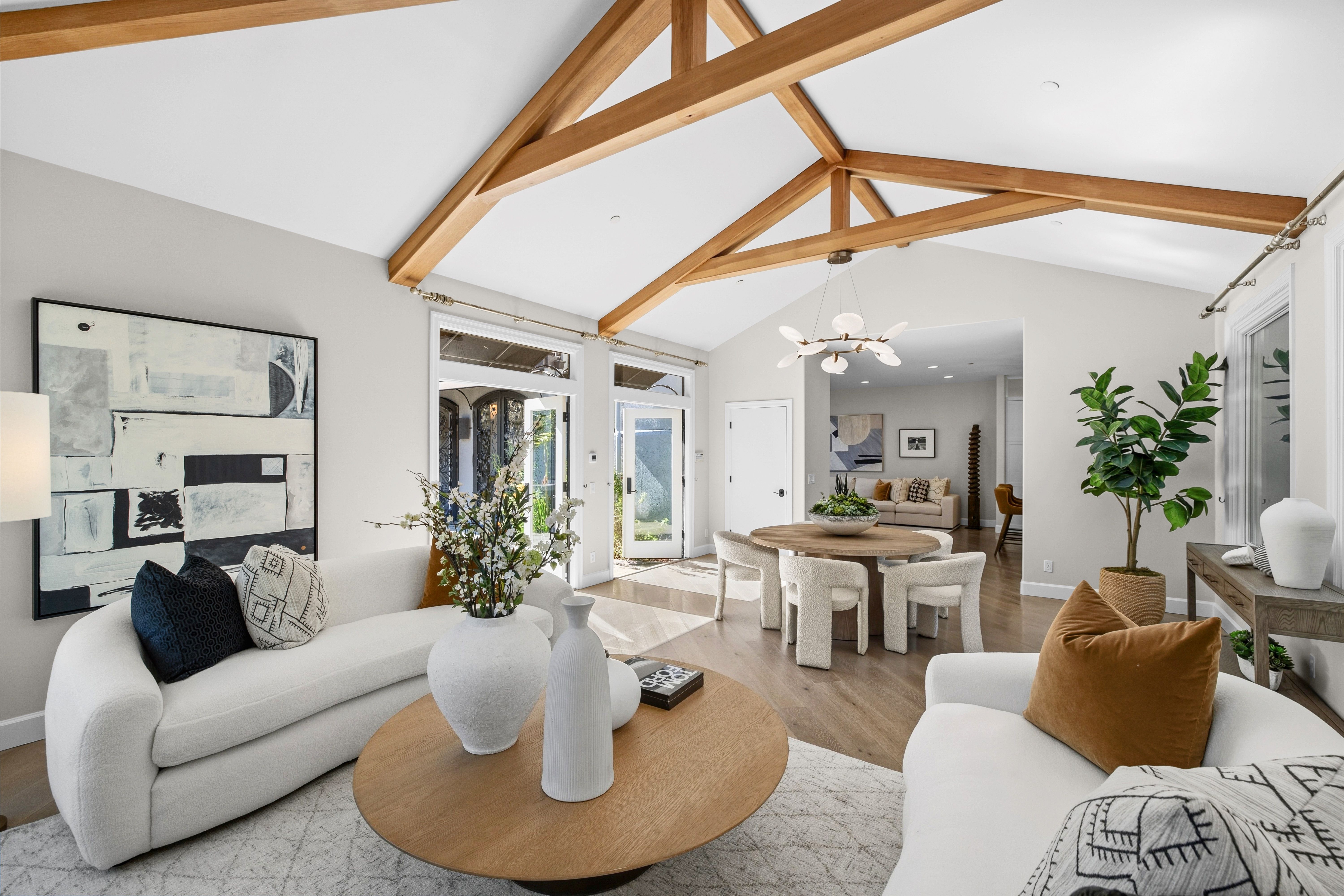  Resort Living in Sorich Park — Gated Mediterranean Estate With Pool and Views - 物件實景