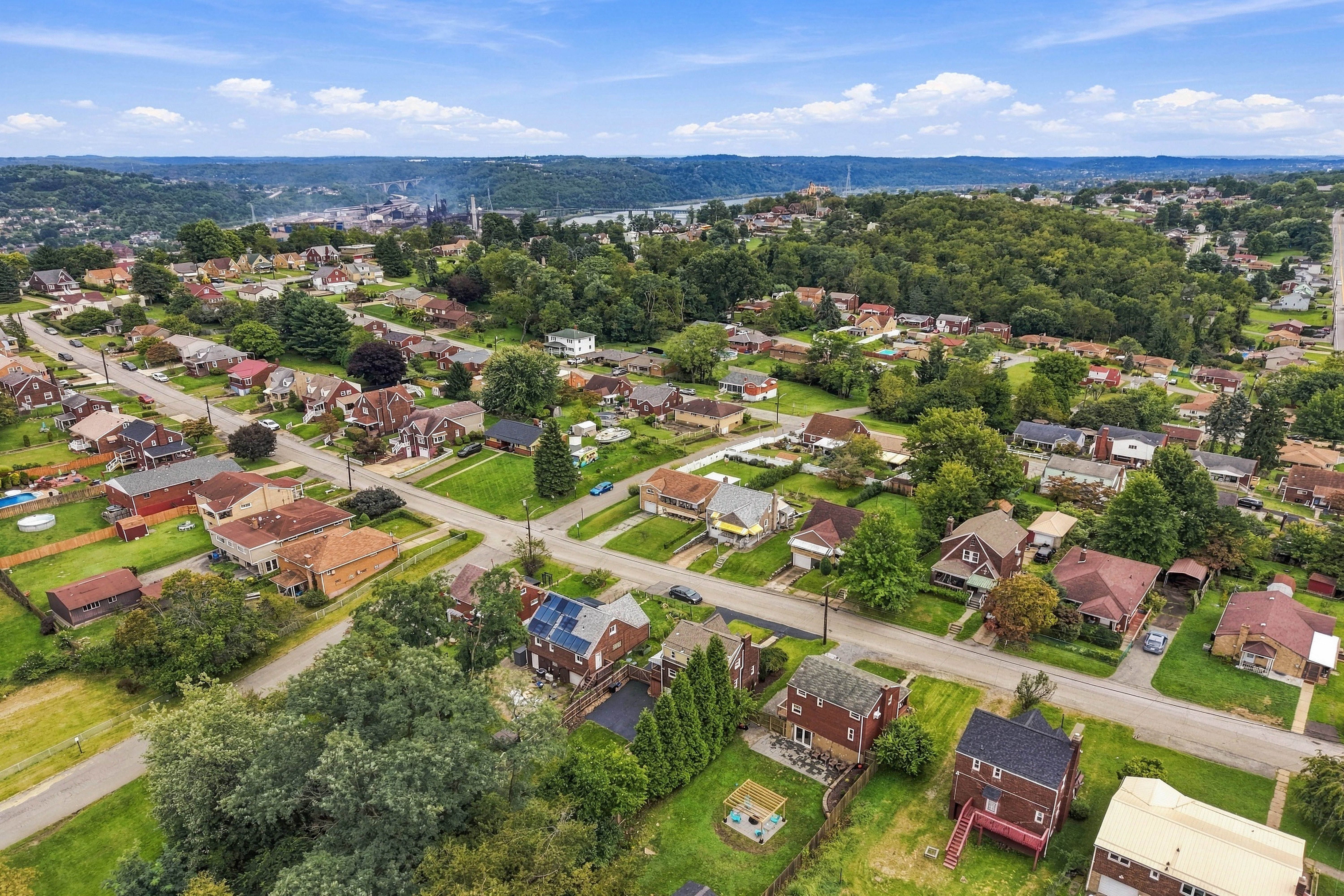  715 Maple Street, West Mifflin, PA 15122 - 物件實景