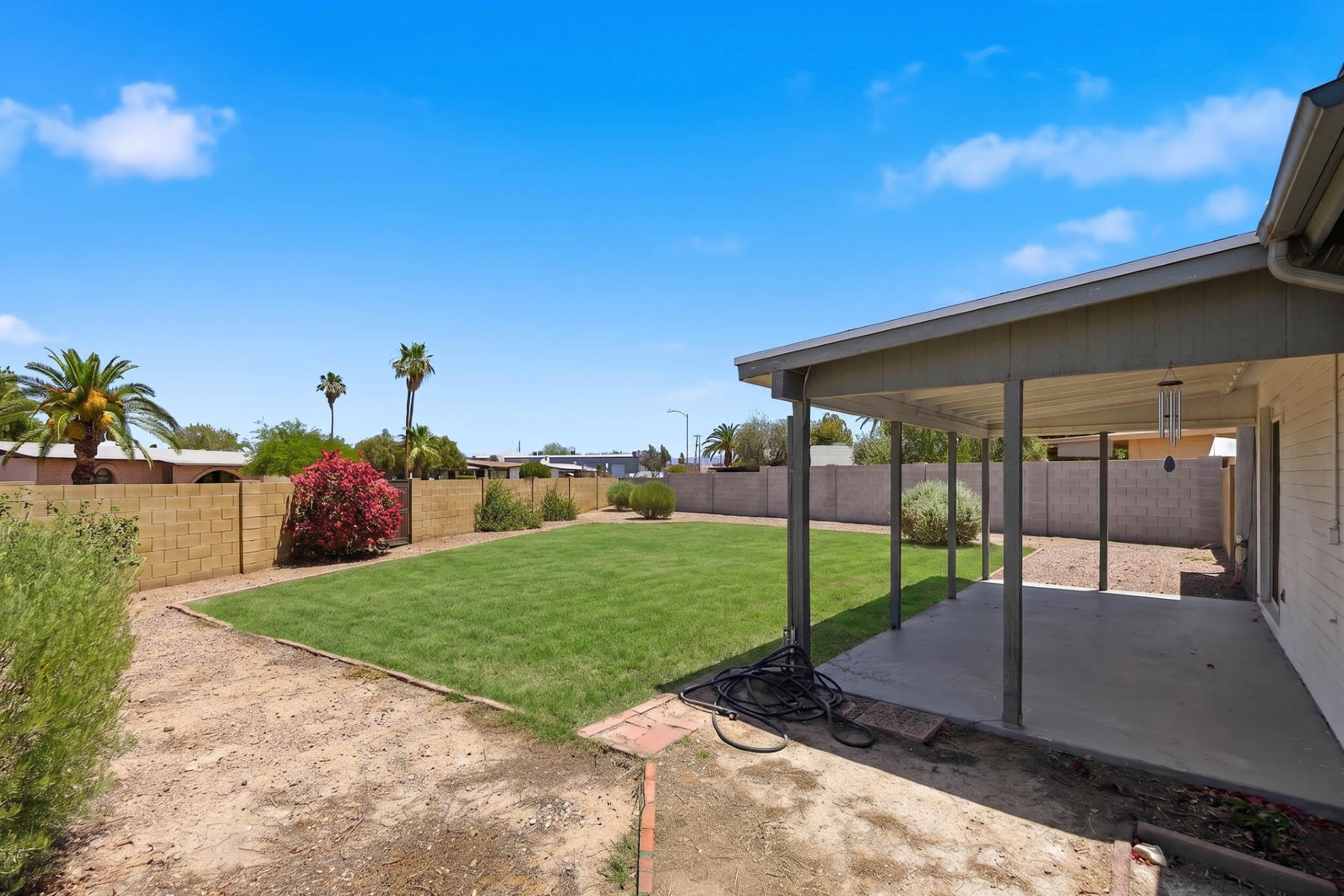  2310 E Betty Elyse Lane  Phoenix, AZ - 物件實景