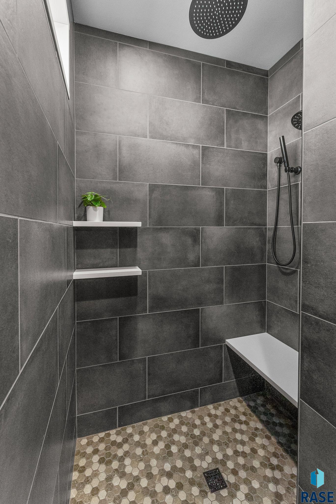 Sioux Falls, South Dakota, 57110, United States, 4 Bedrooms Bedrooms, ,3 BathroomsBathrooms,Residential,For Sale,2005284