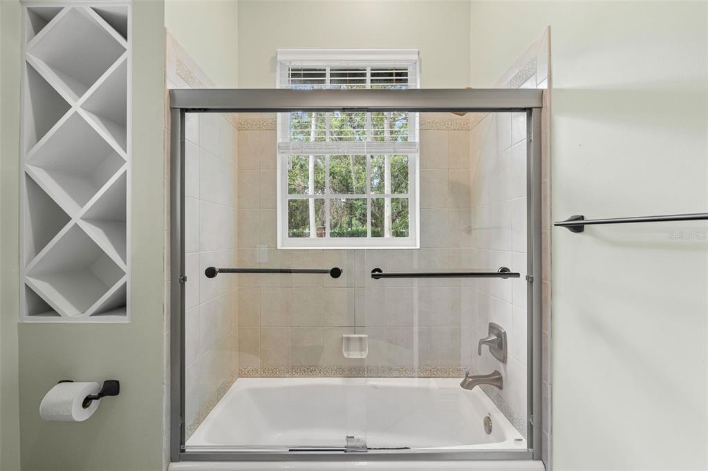 Bradenton, Florida, 34202, United States, 5 Bedrooms Bedrooms, ,5 BathroomsBathrooms,Residential,For Sale,1873833
