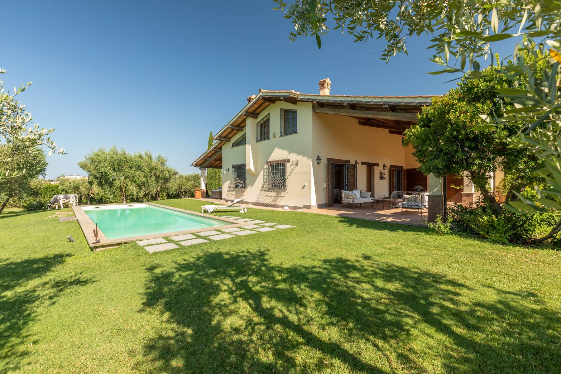  Villa with Stunning Pool and Private Park - 物件實景